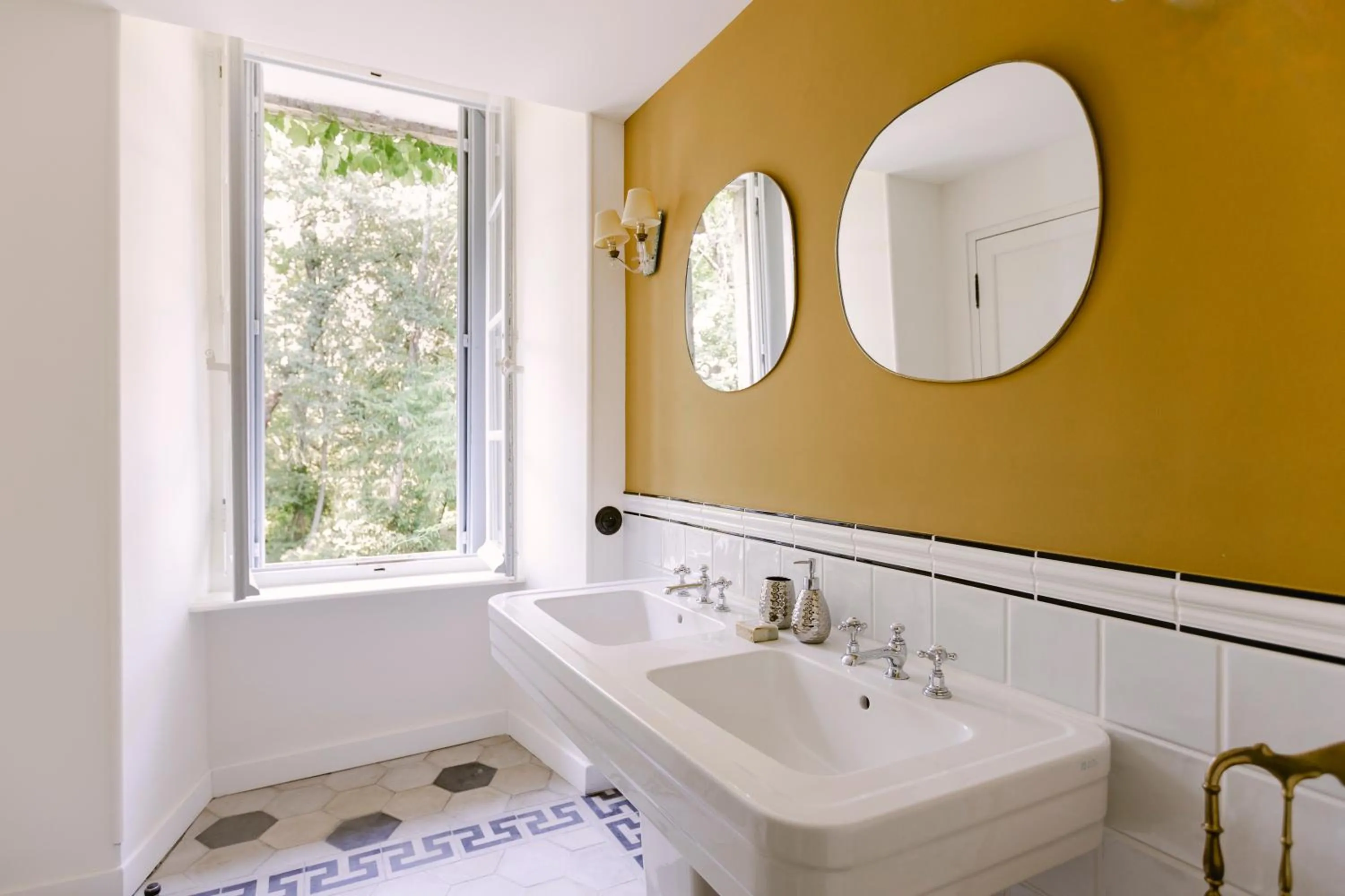 Bathroom in Château La Bruguière