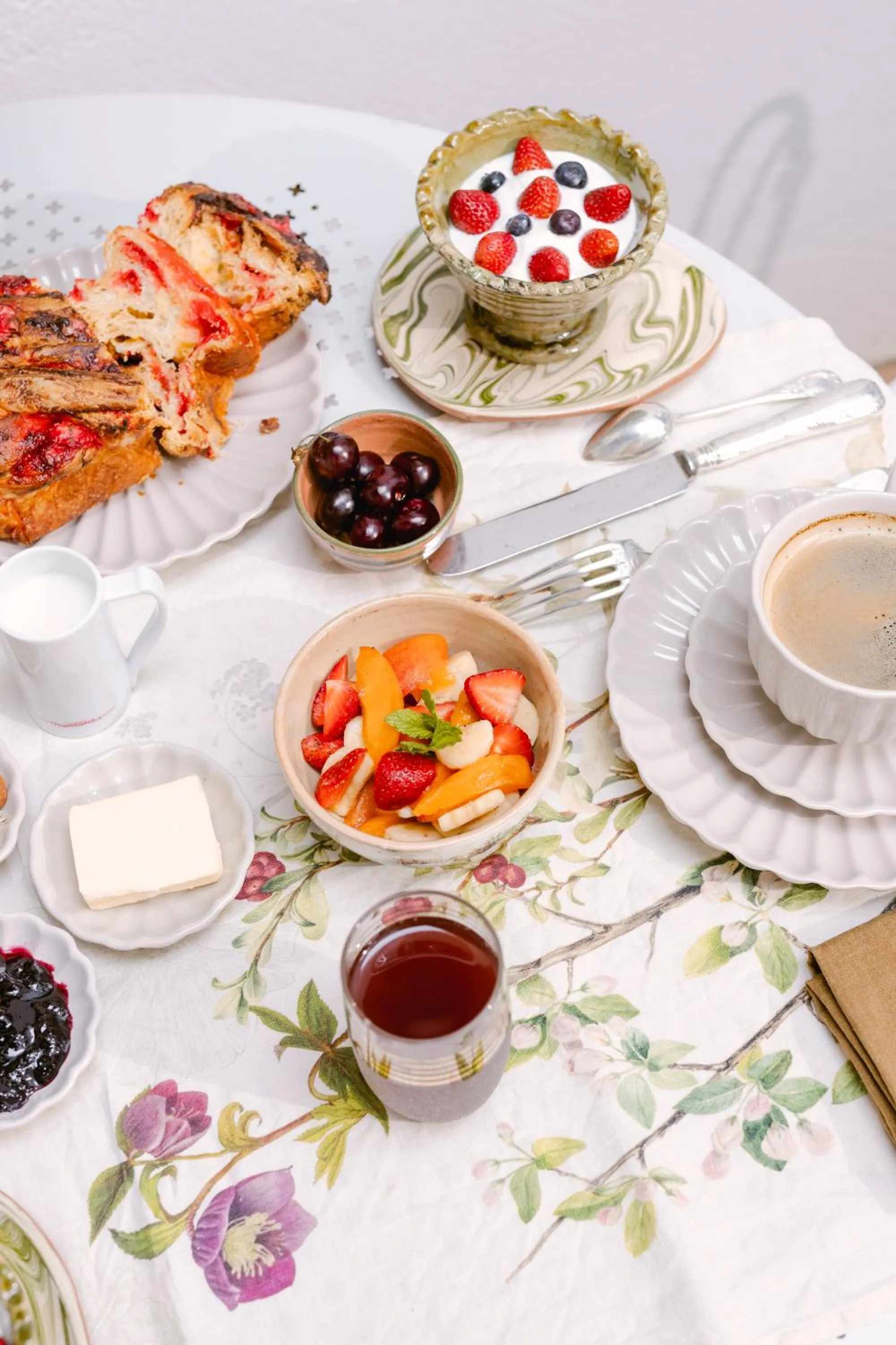 Breakfast in Château La Bruguière
