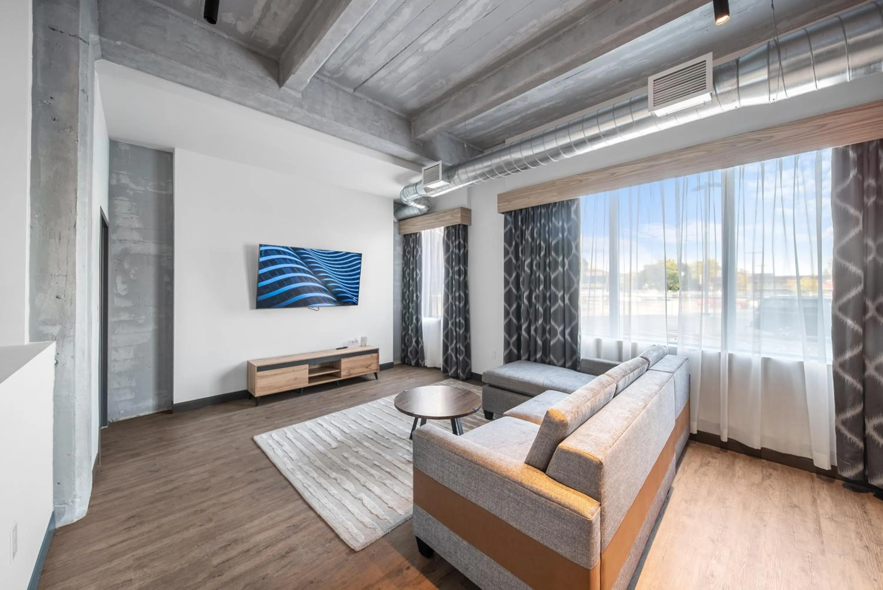 TV and multimedia, Bed in Cannery Lofts Niagara