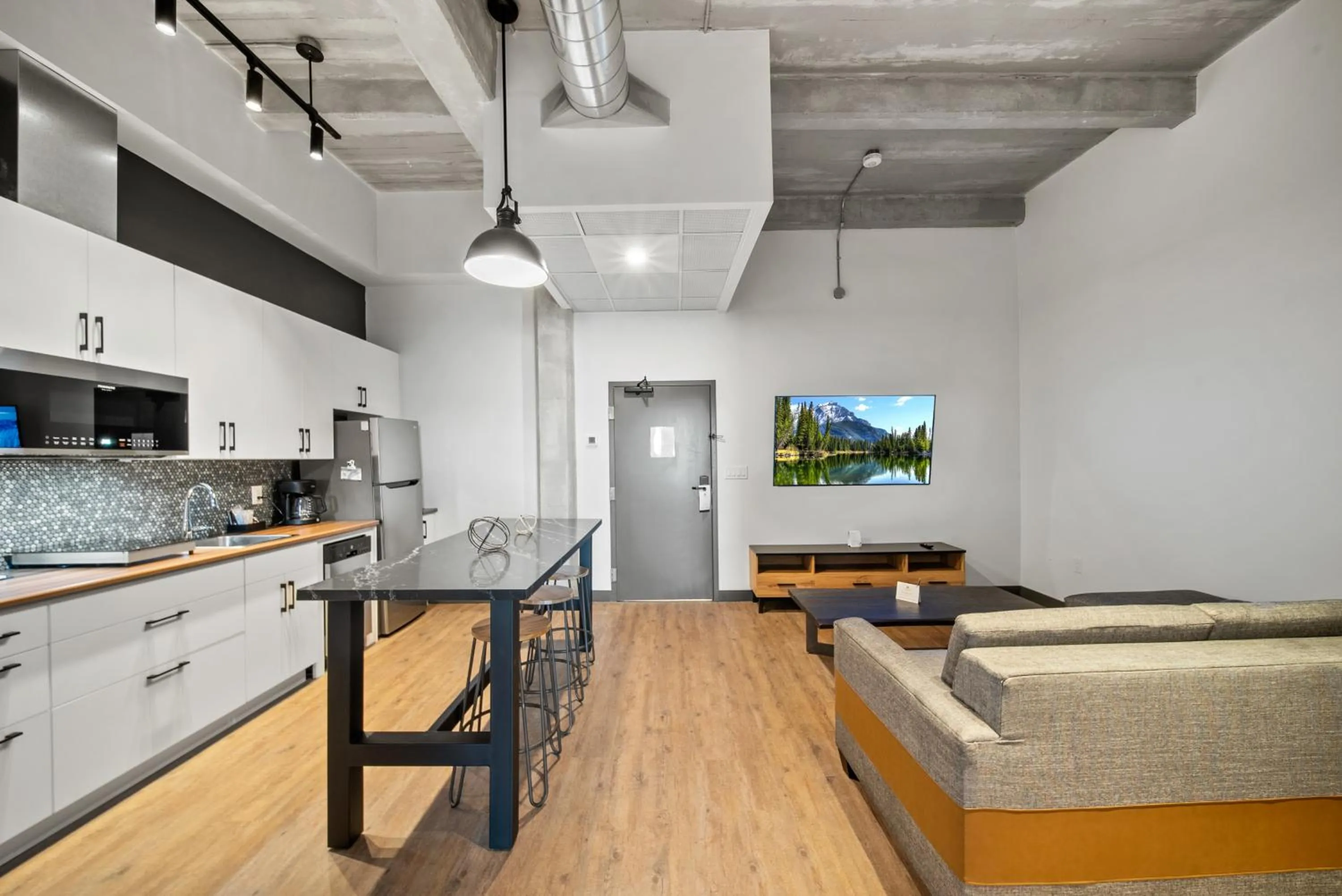 kitchen, Bed in Cannery Lofts Niagara