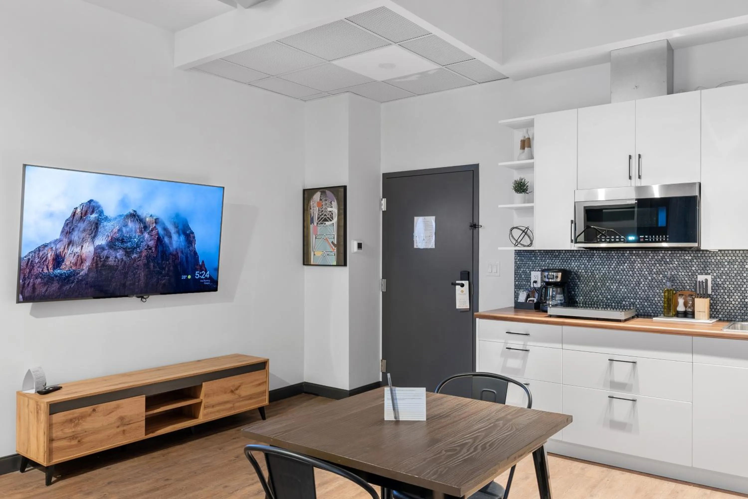 TV and multimedia in Cannery Lofts Niagara