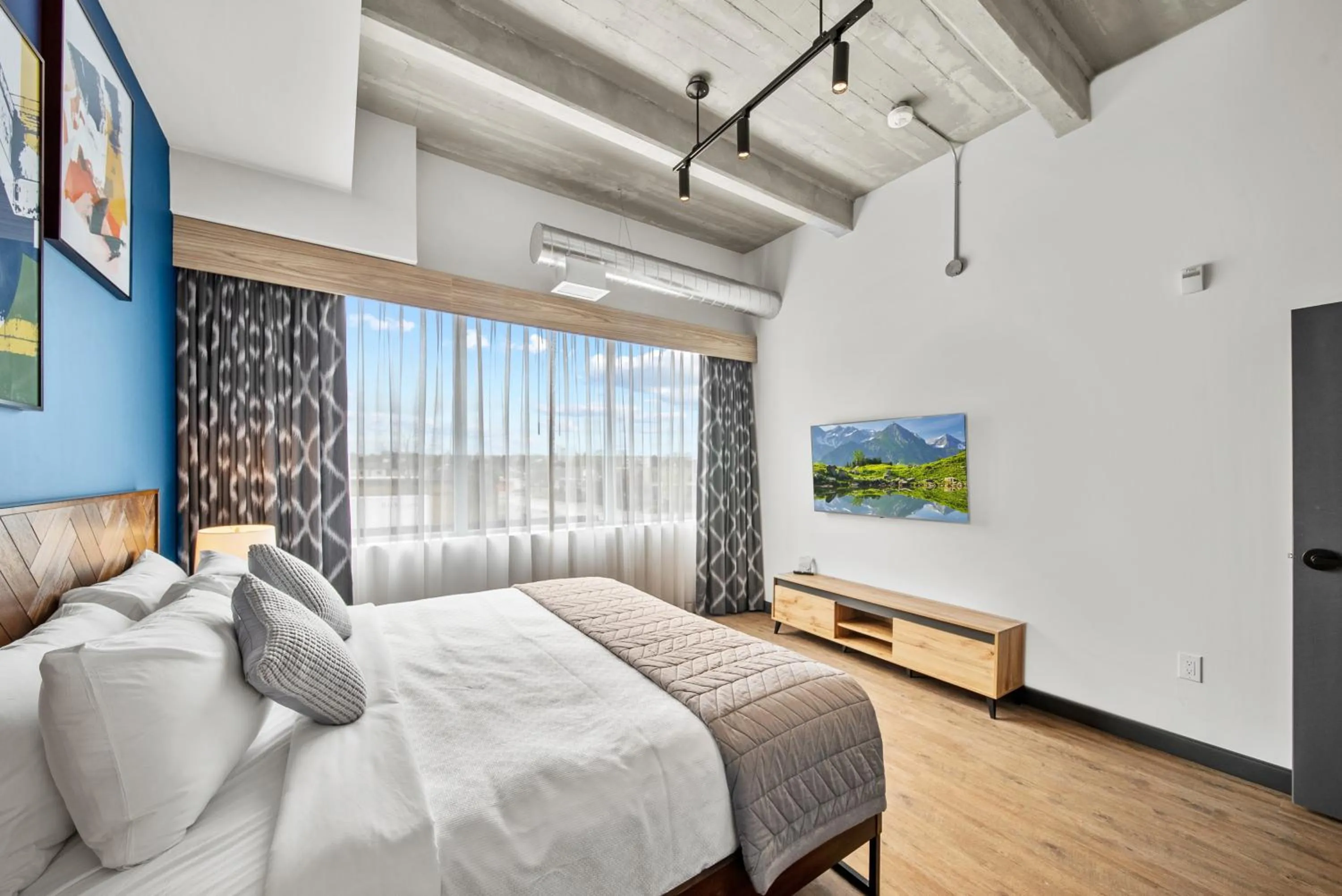 Bedroom, Bed in Cannery Lofts Niagara