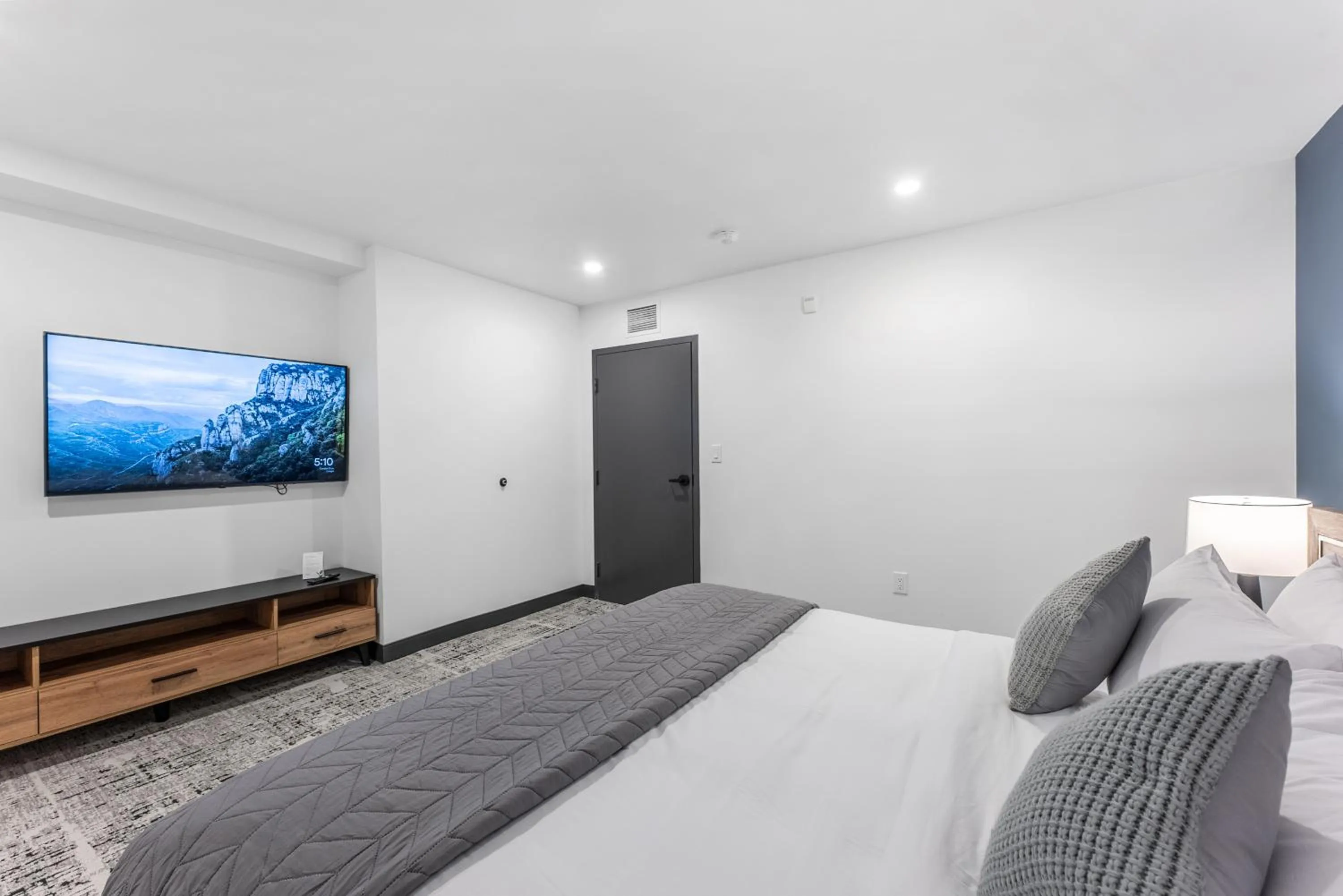 Bedroom, Bed in Cannery Lofts Niagara