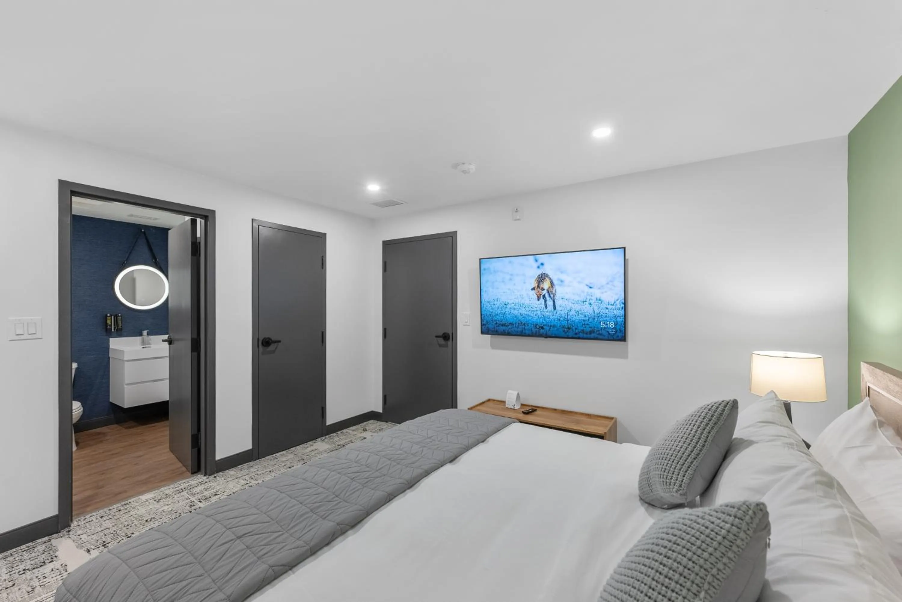 Bedroom, Bed in Cannery Lofts Niagara