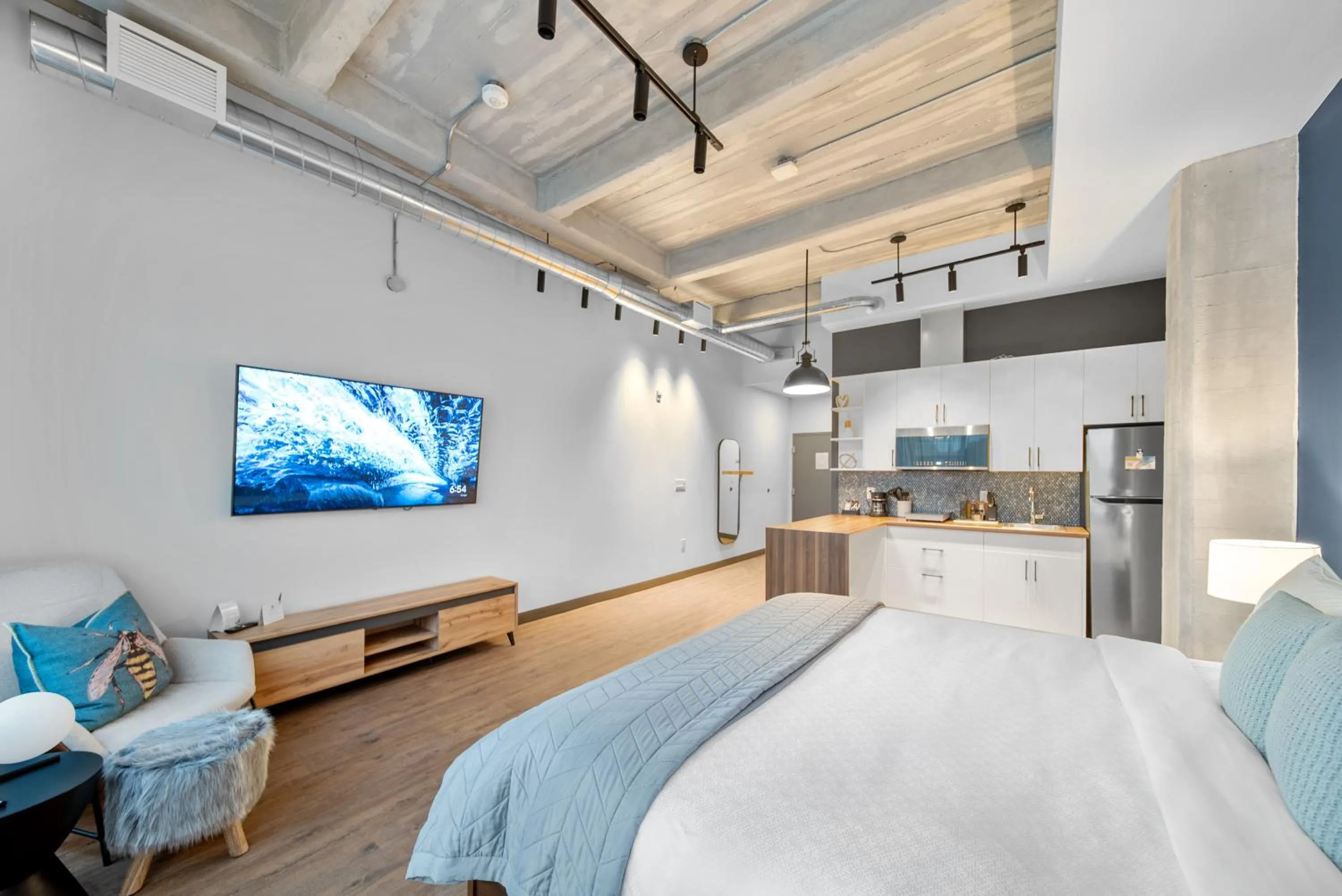 Bedroom, Bed in Cannery Lofts Niagara