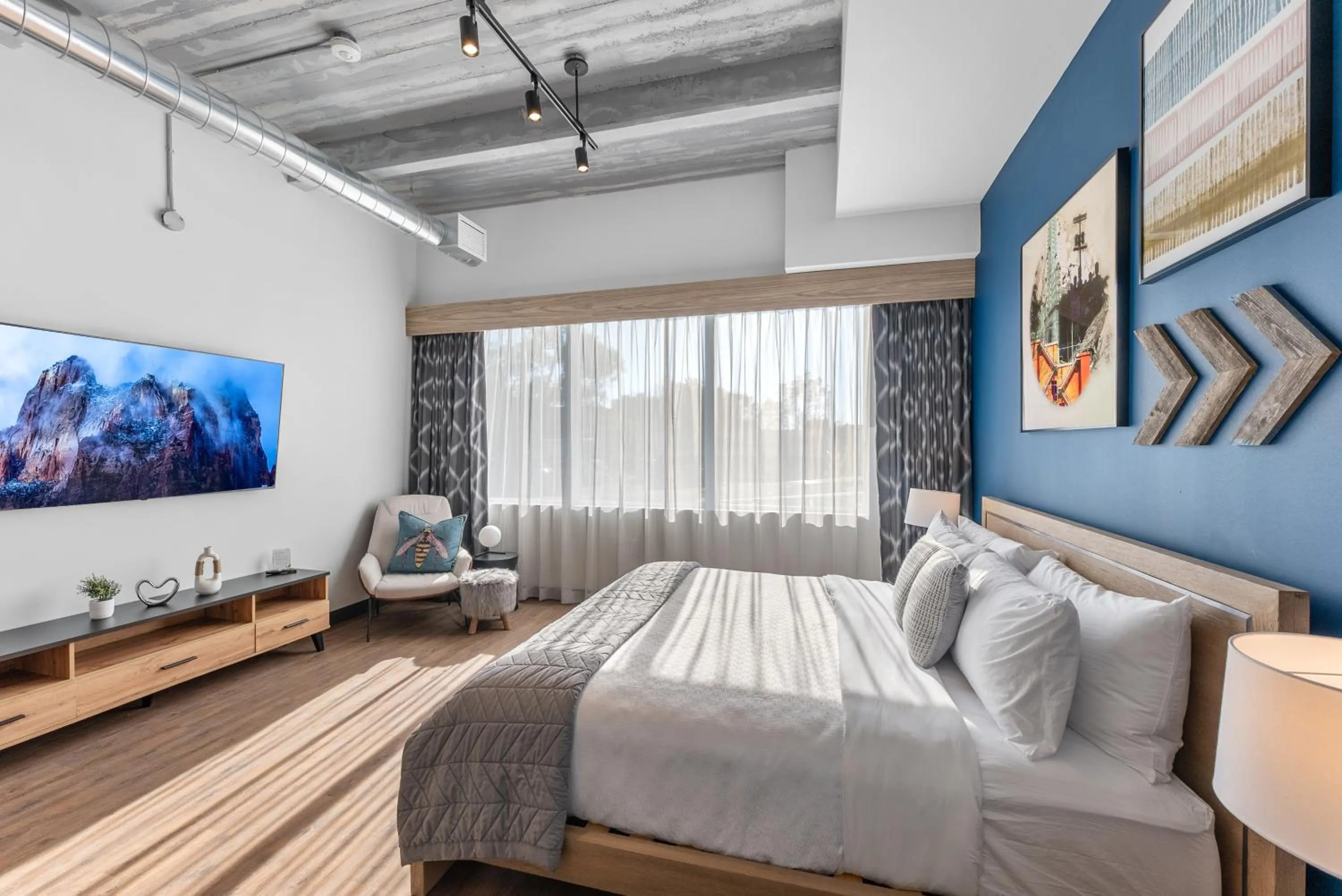Bedroom, Bed in Cannery Lofts Niagara