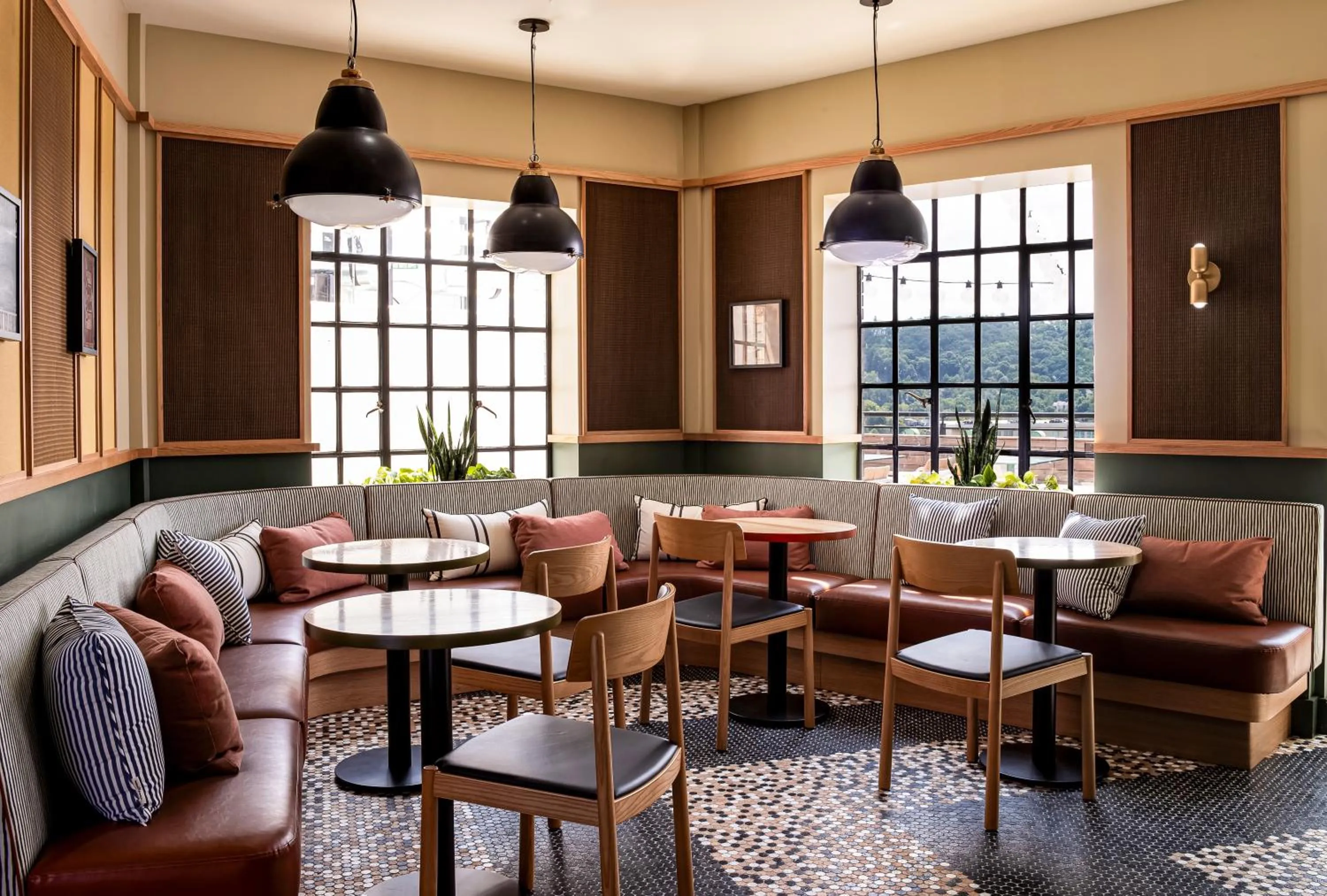 Restaurant/places to eat in The Flat Iron Hotel