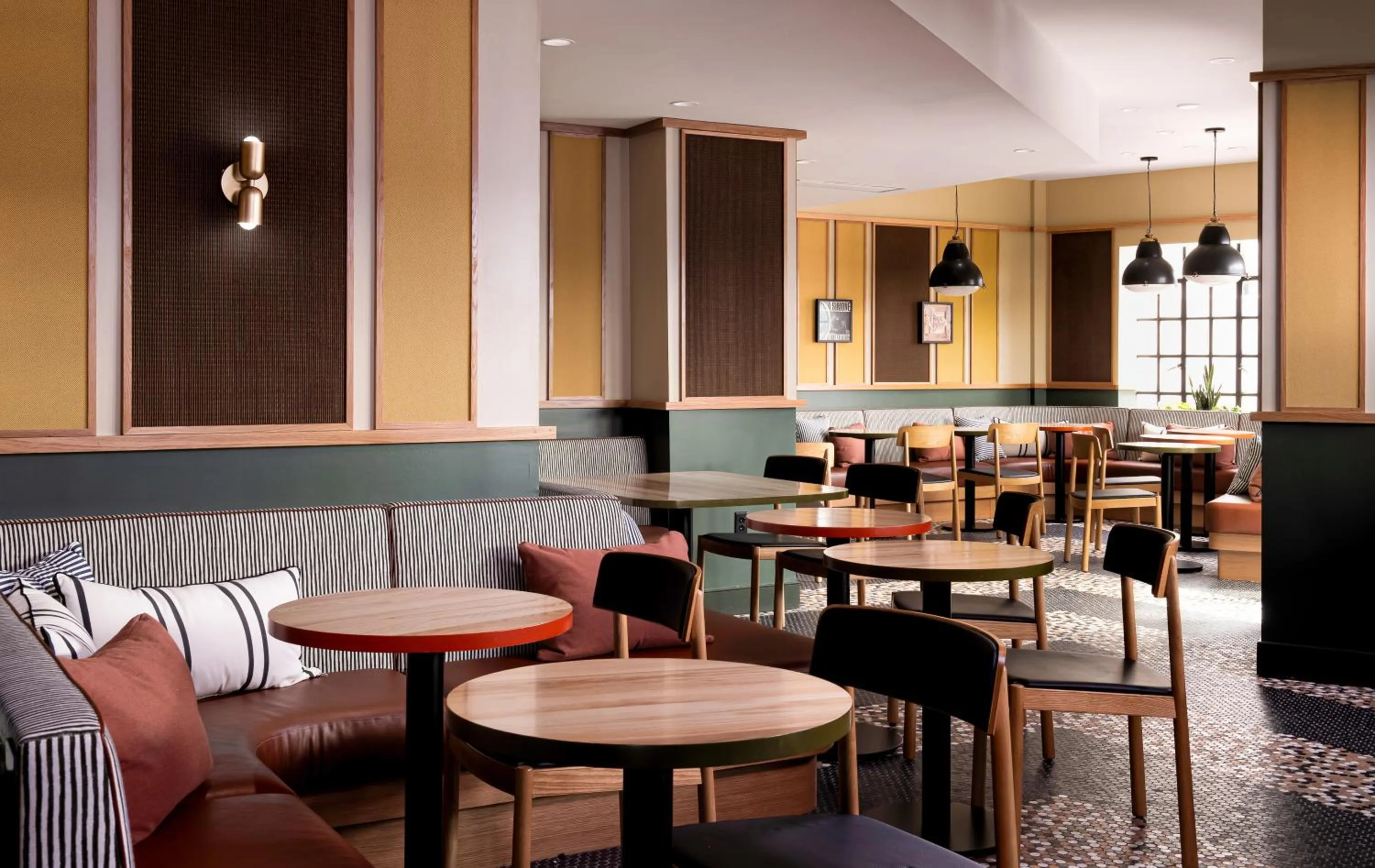 Restaurant/places to eat in The Flat Iron Hotel