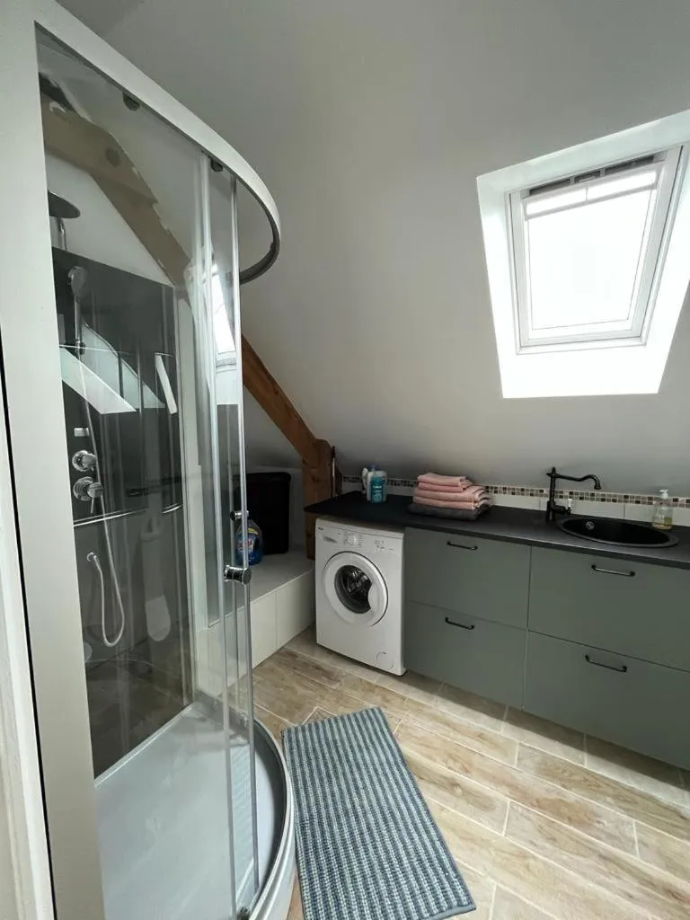 Bathroom in La Maison des Amis en Normandie