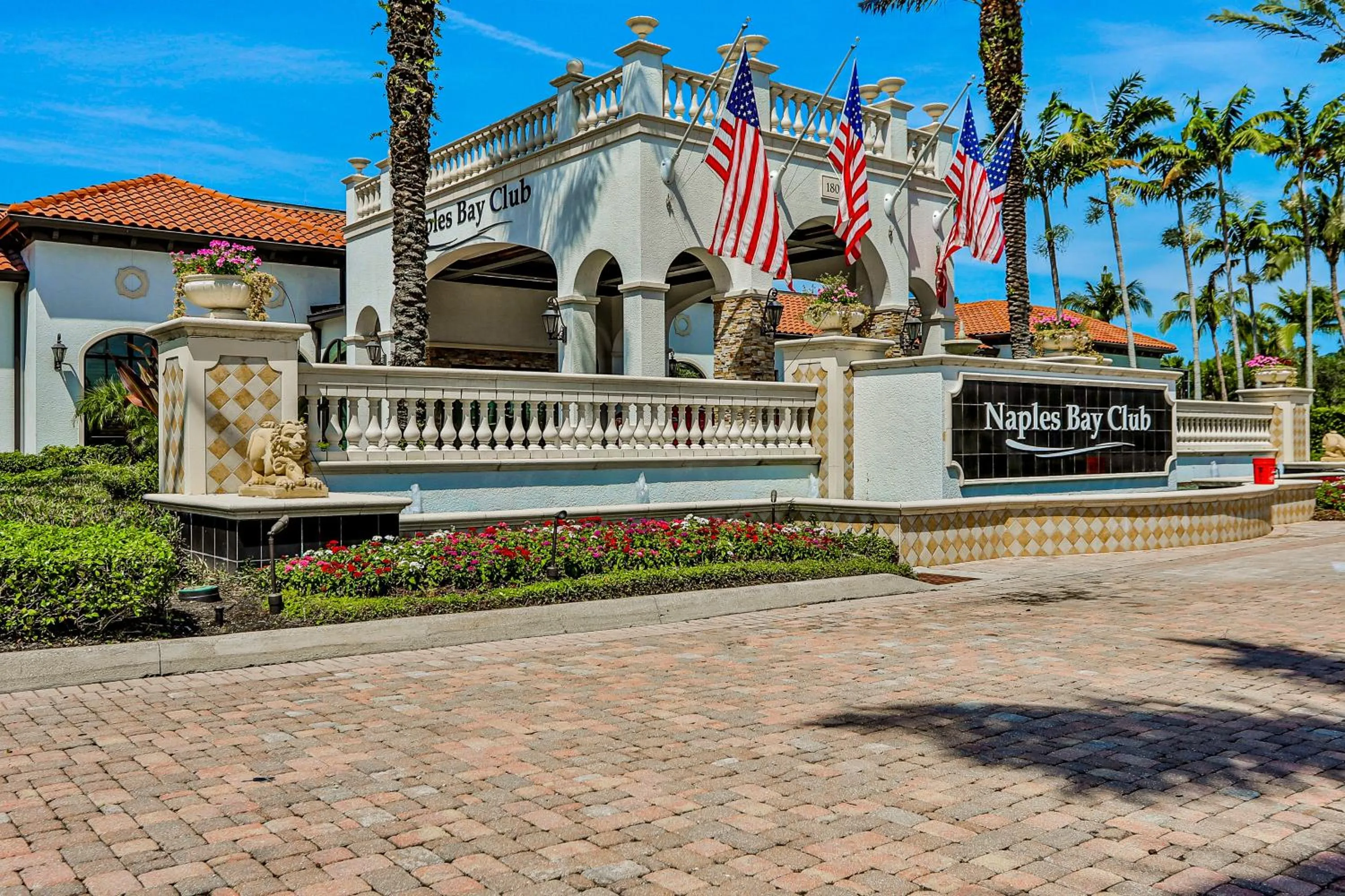 Property Building in Naples Bay Resort The Cottages