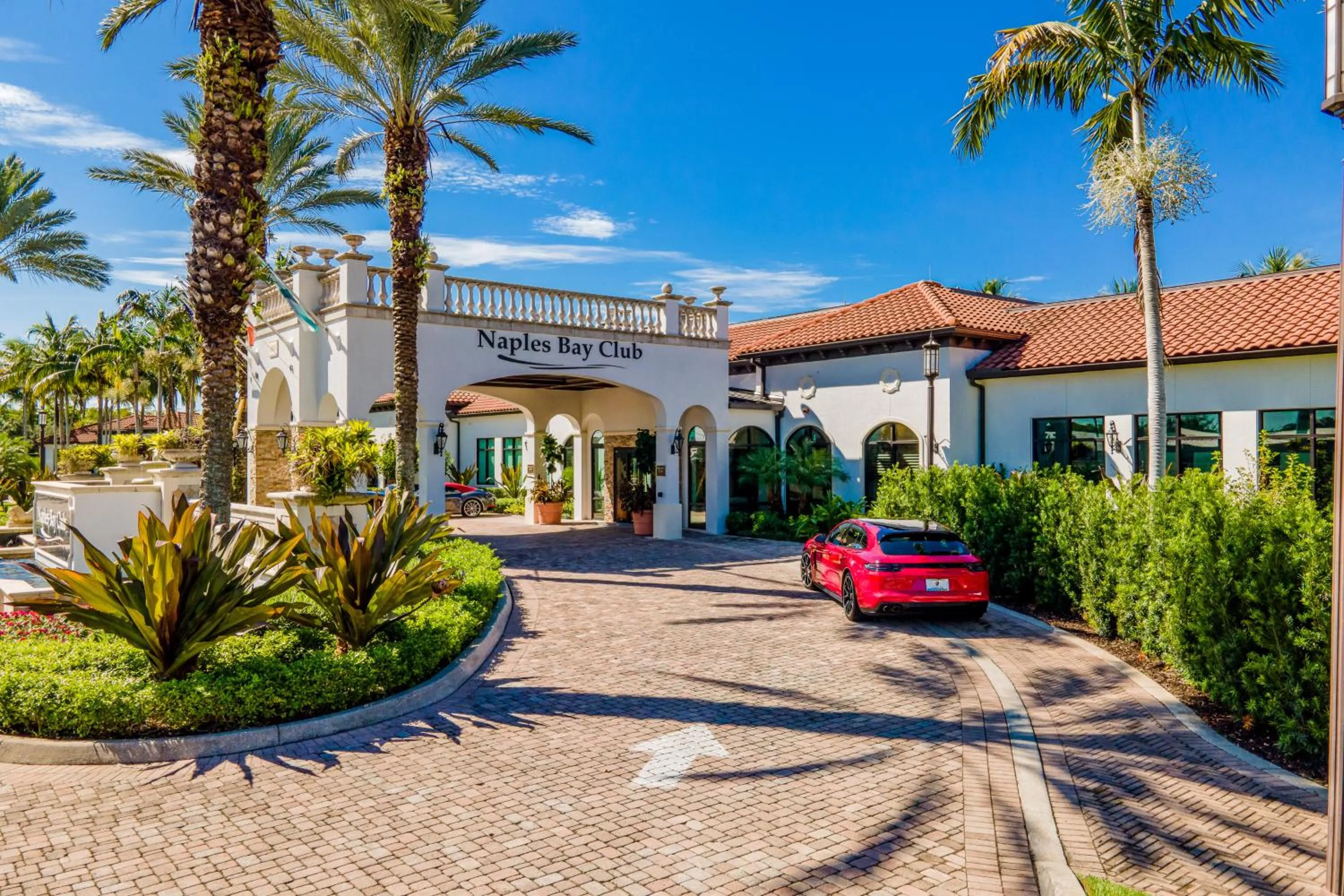 Property Building in Naples Bay Resort The Cottages
