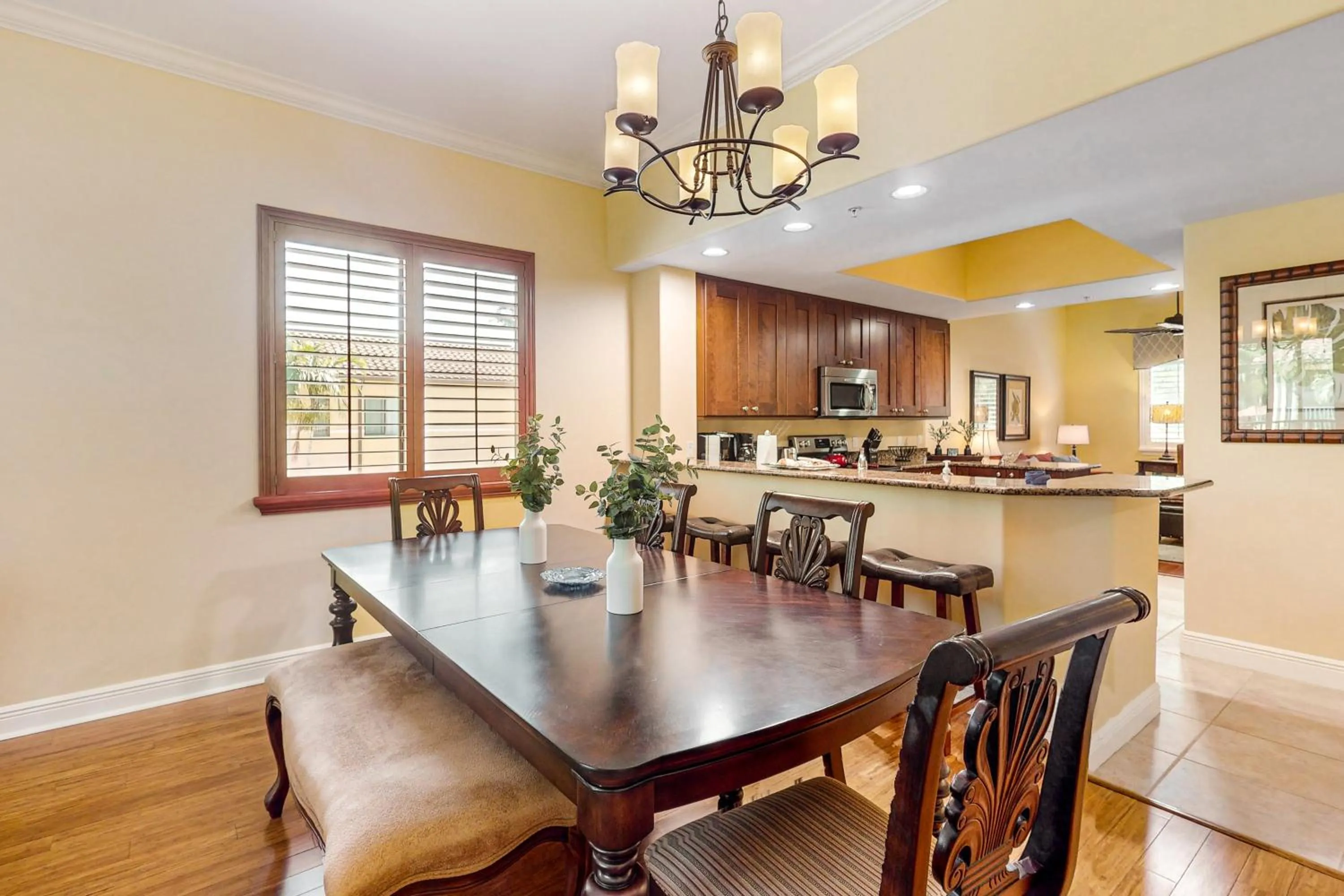 Restaurant/Places to Eat in Naples Bay Resort The Cottages