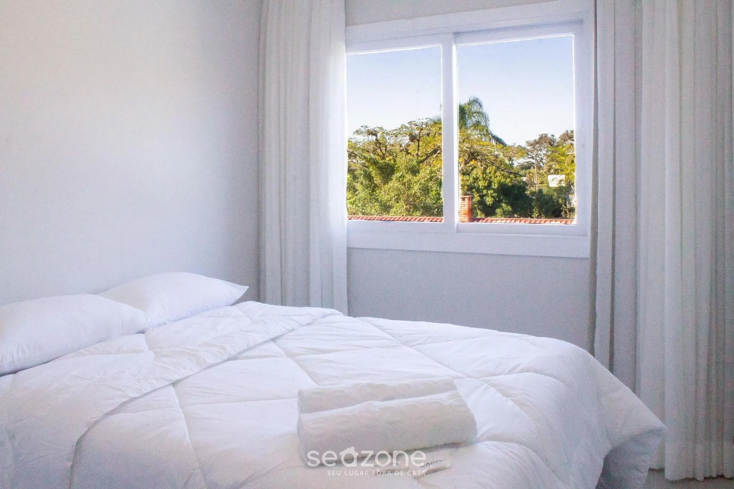 Bedroom, Bed in Apto moderno com piscina e churrasqueira CRR201