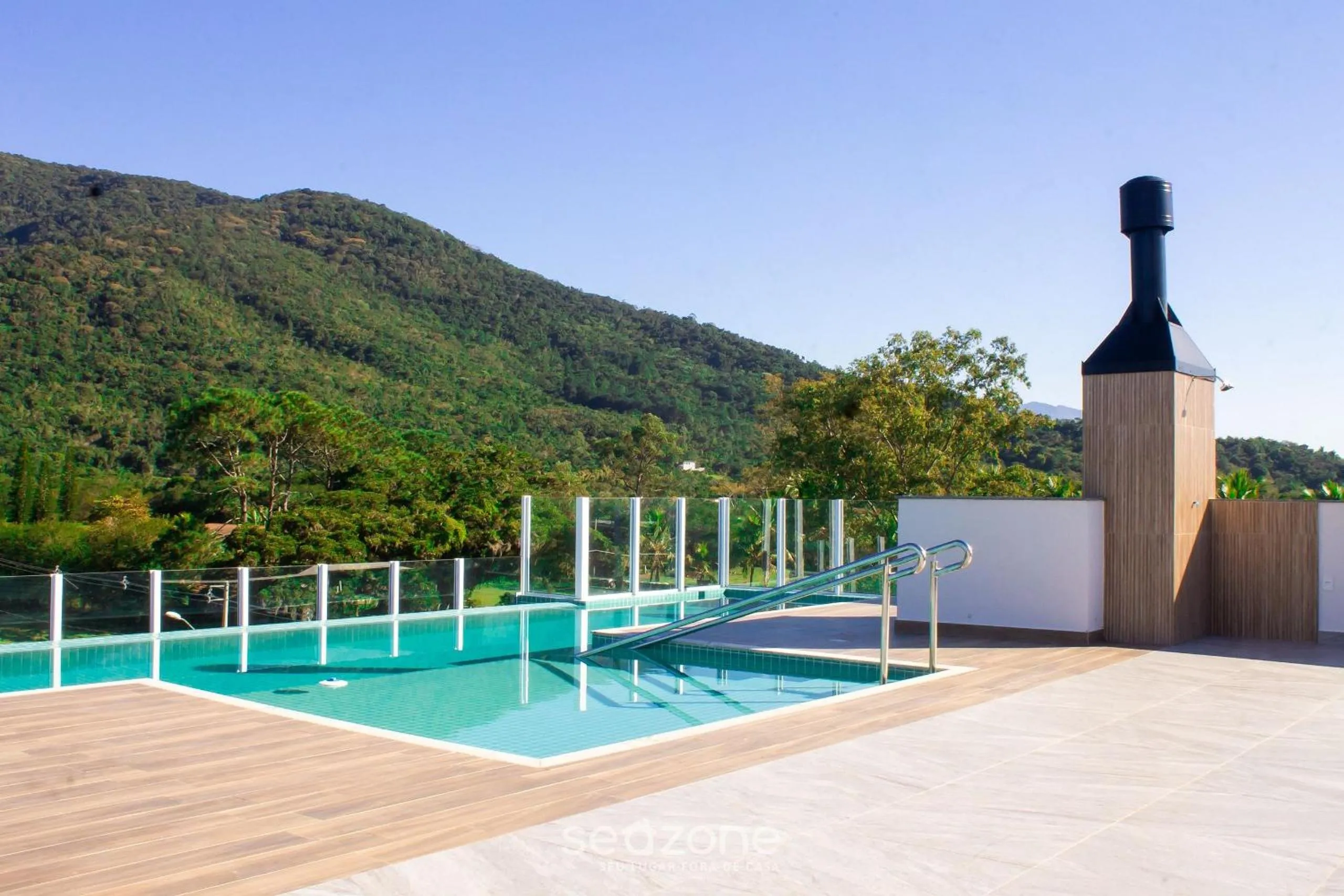 Swimming pool in Apto moderno com piscina e churrasqueira CRR201