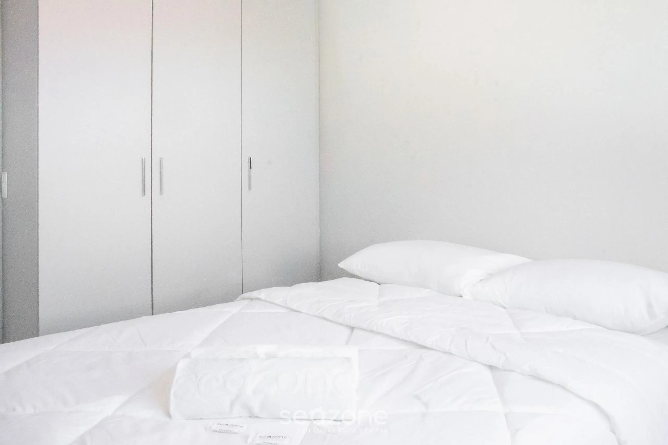 Bedroom, Bed in Apto moderno com piscina e churrasqueira CRR201