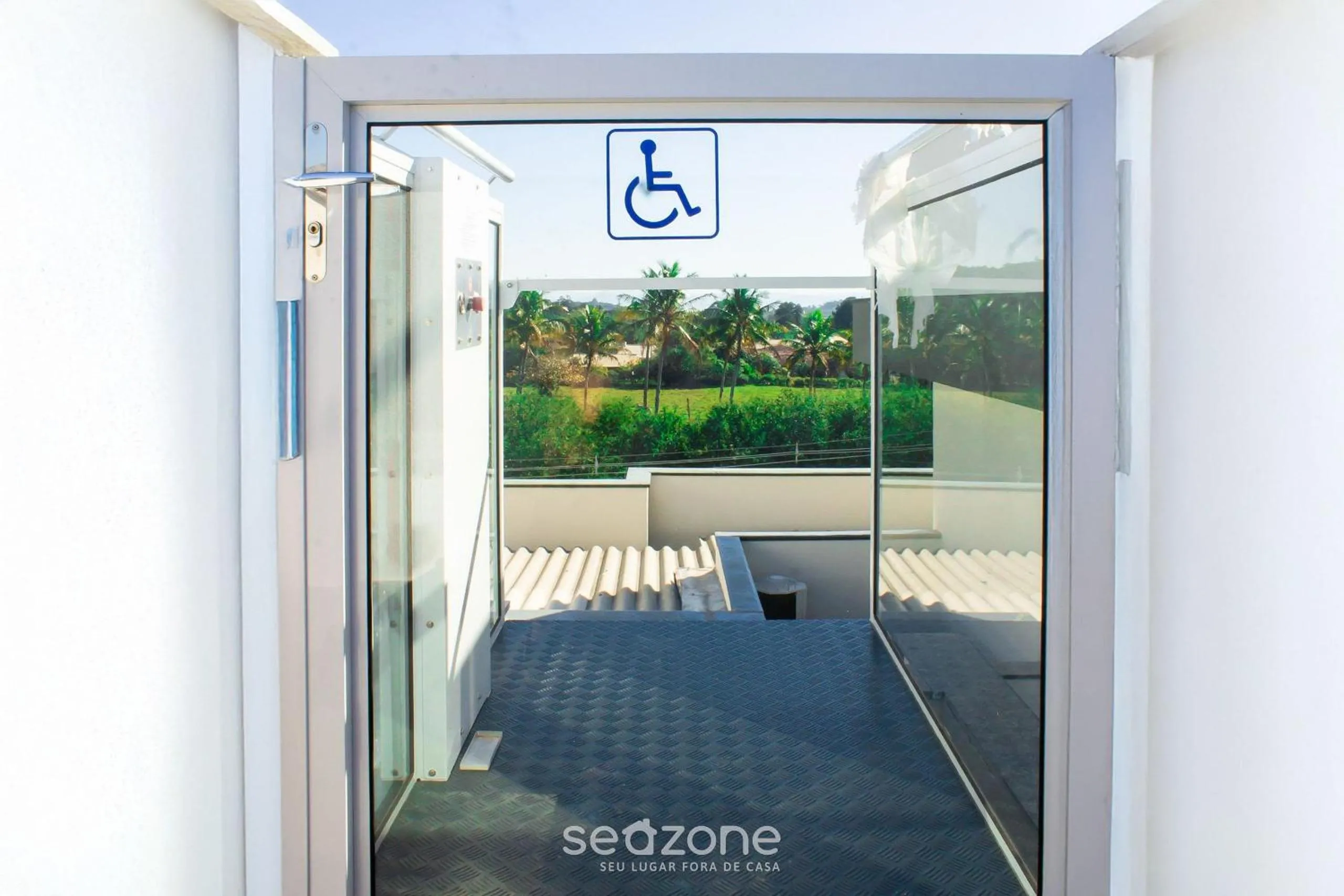 Off site in Apto moderno com piscina e churrasqueira CRR201