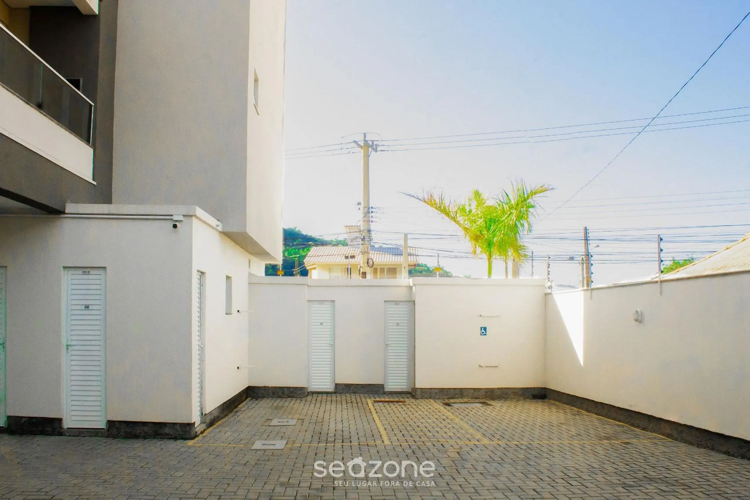 Off site in Apto moderno com piscina e churrasqueira CRR201
