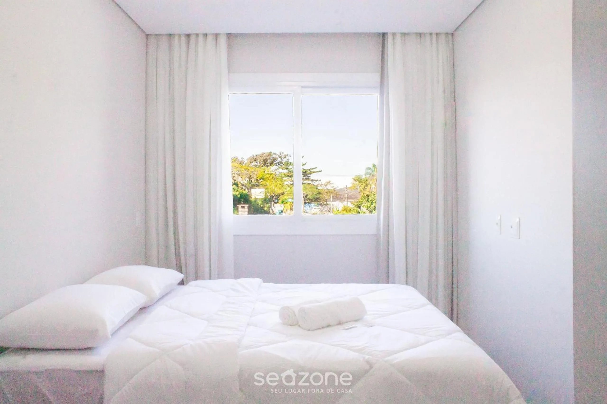 Bedroom, Bed in Apto moderno com piscina e churrasqueira CRR201