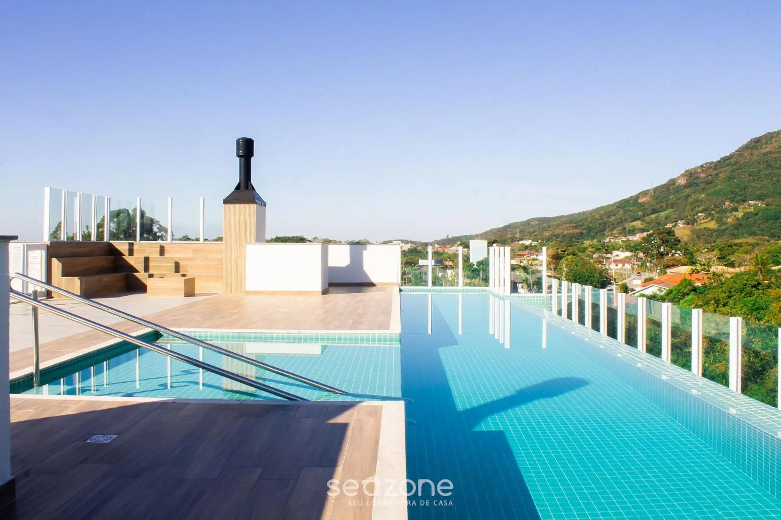 Swimming pool in Apto moderno com piscina e churrasqueira CRR201