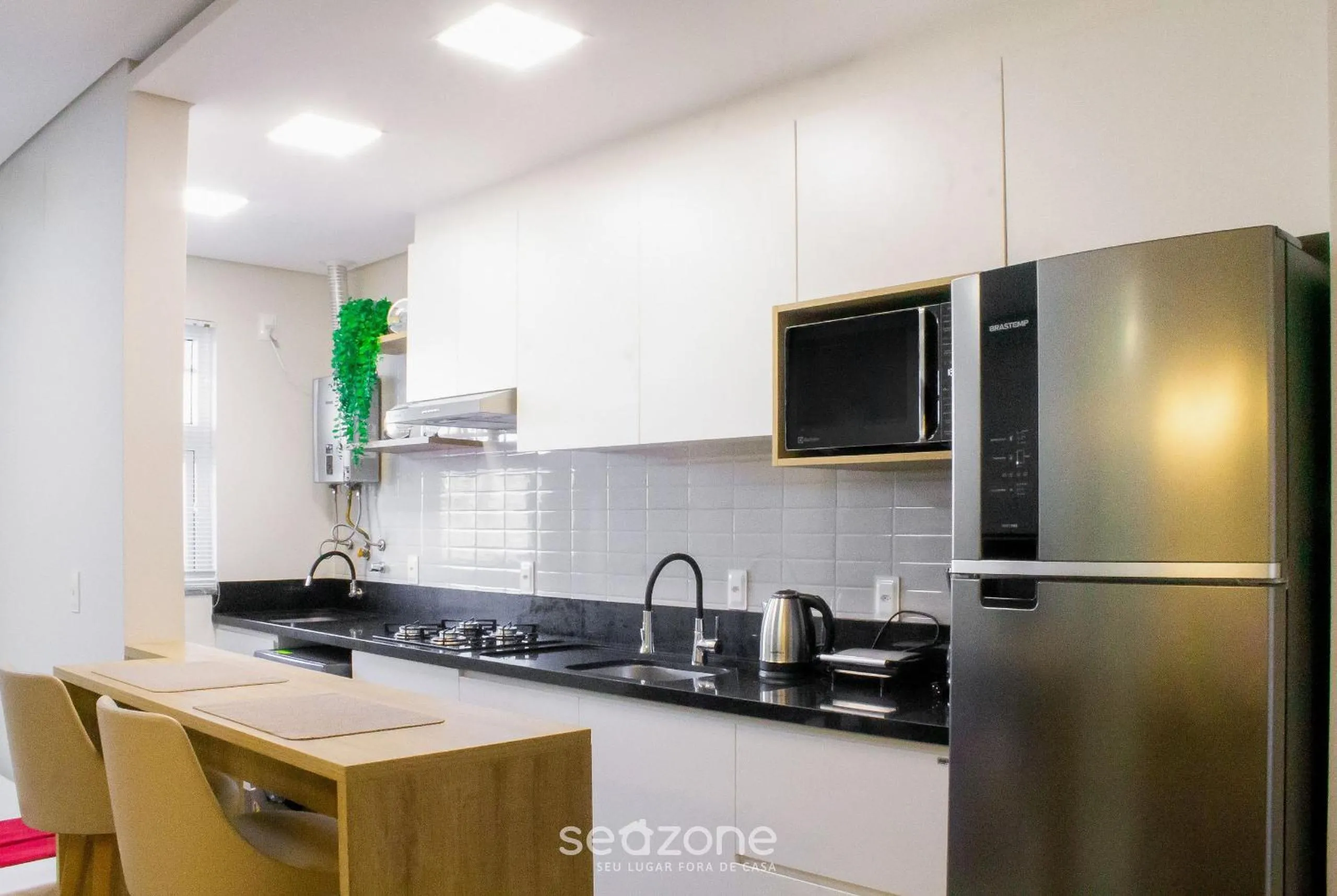 Kitchen or kitchenette in Apto moderno com piscina e churrasqueira CRR201