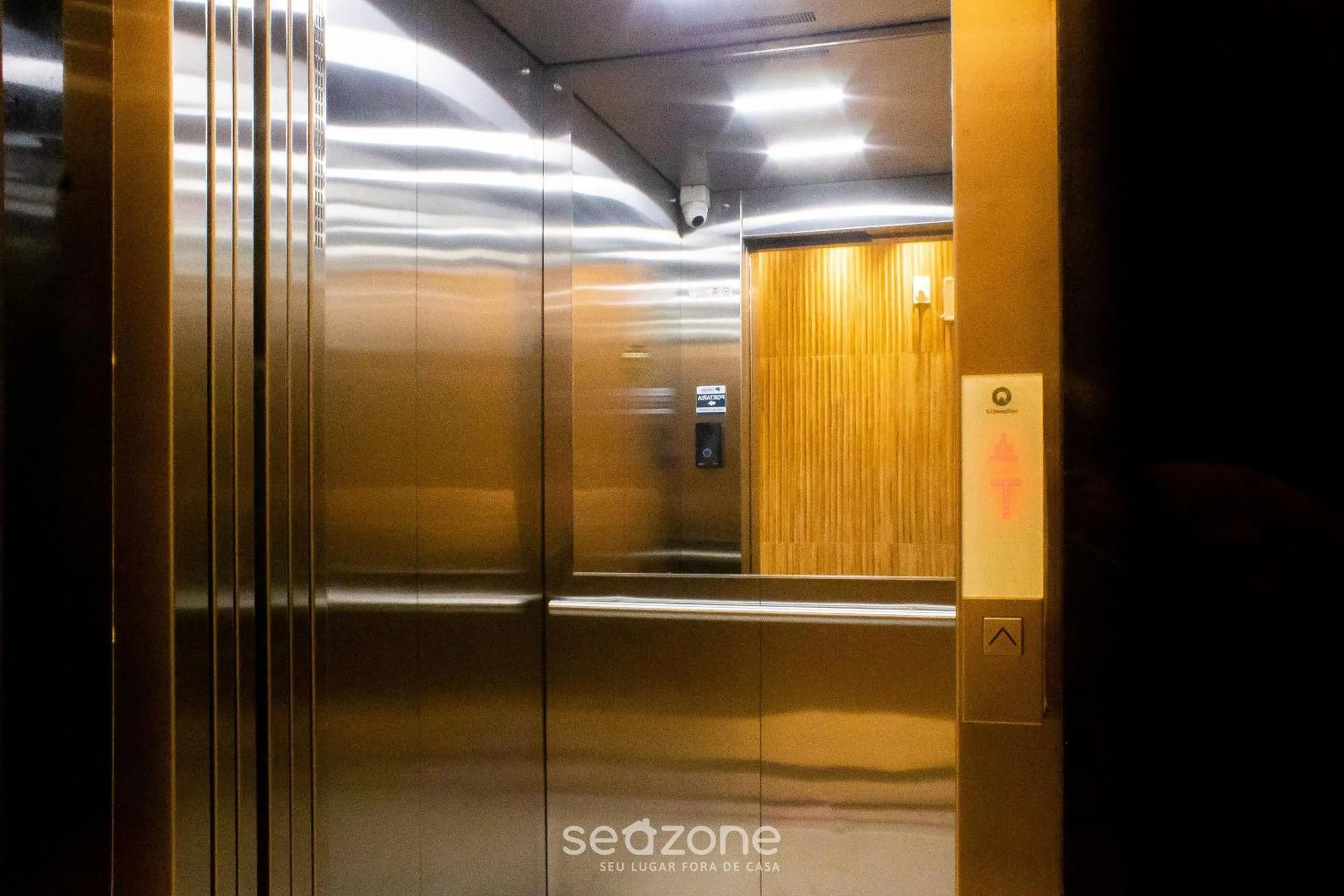 Off site in Apto moderno com piscina e churrasqueira CRR201