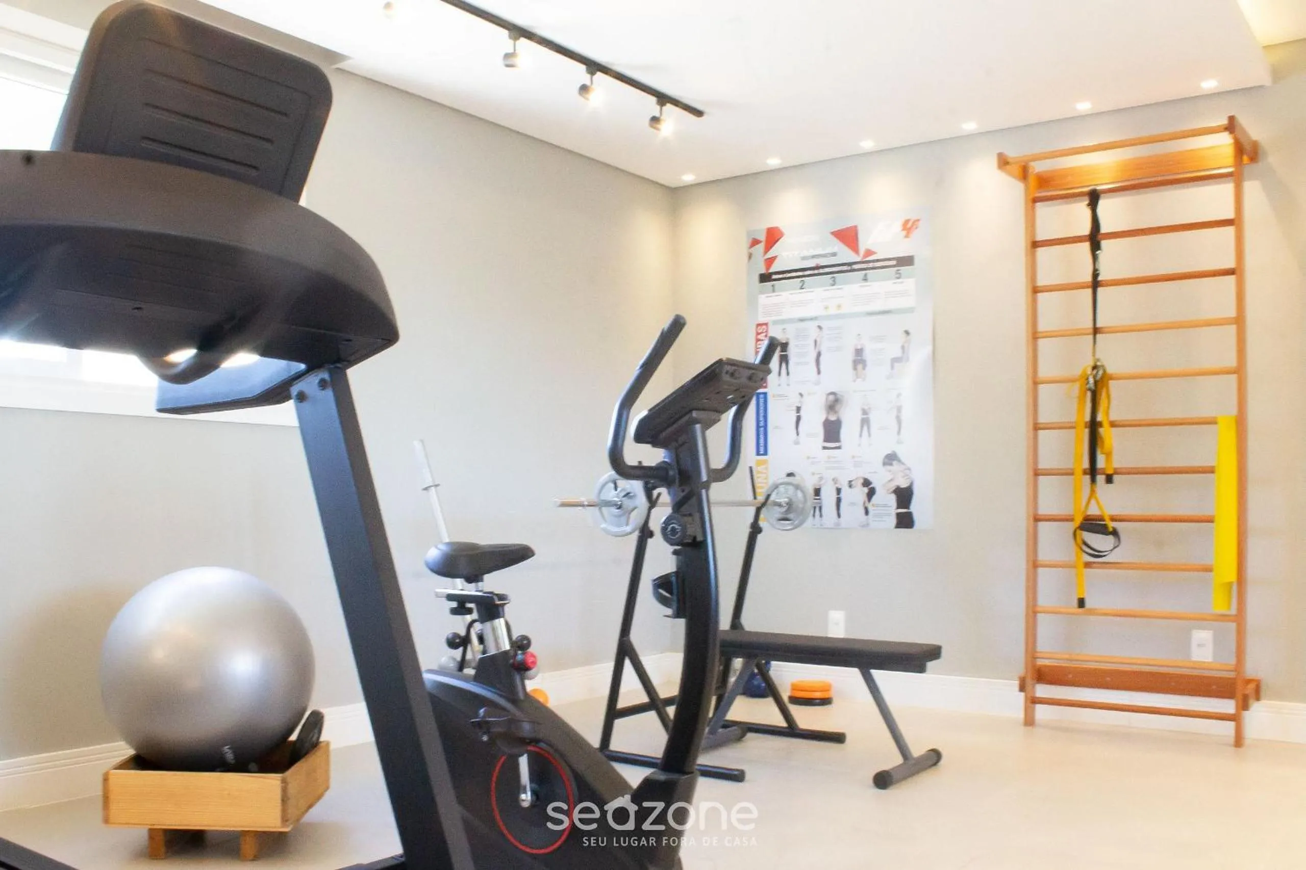 Fitness centre/facilities in Apto moderno com piscina e churrasqueira CRR201
