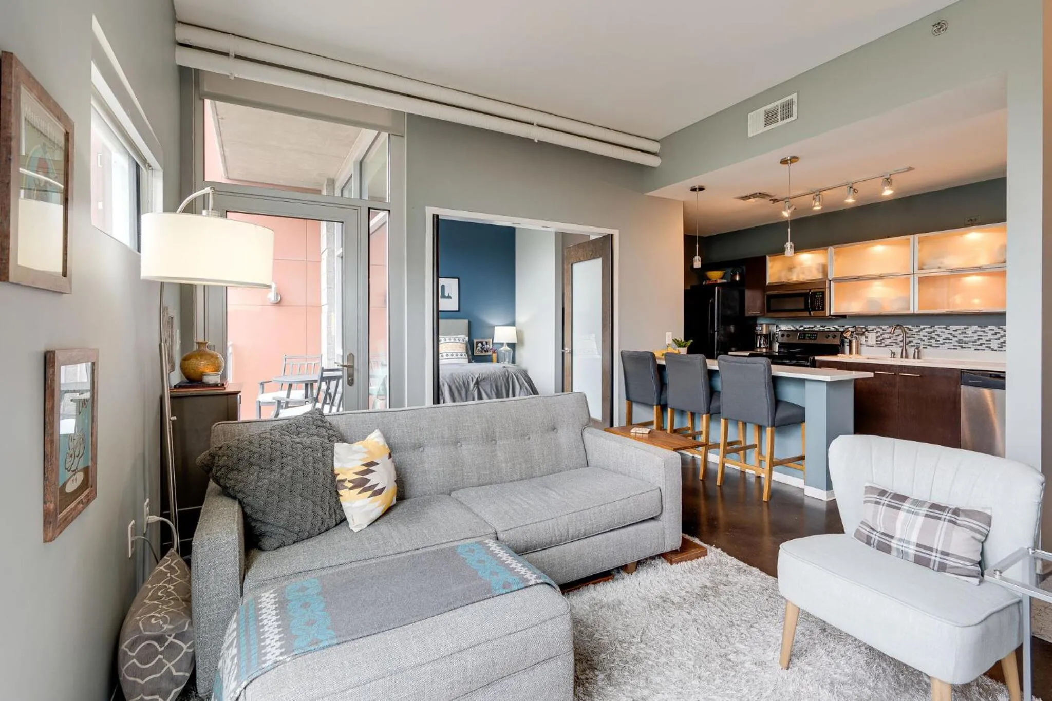 Smart, Stylish Music City Condo - Concierge, Restaurants, Gym, Rooftop Patio, Parking