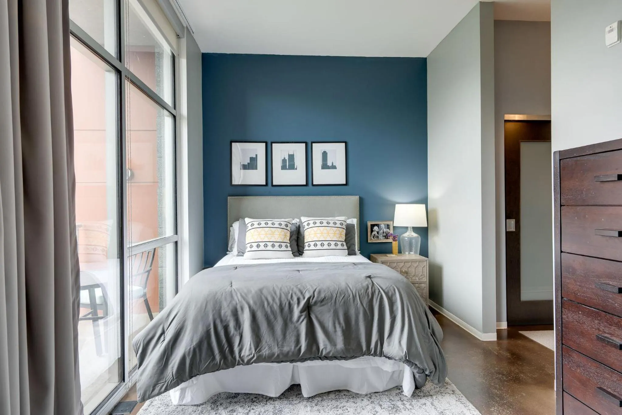 Bed in Smart, Stylish Music City Condo - Concierge, Restaurants, Gym, Rooftop Patio, Parking