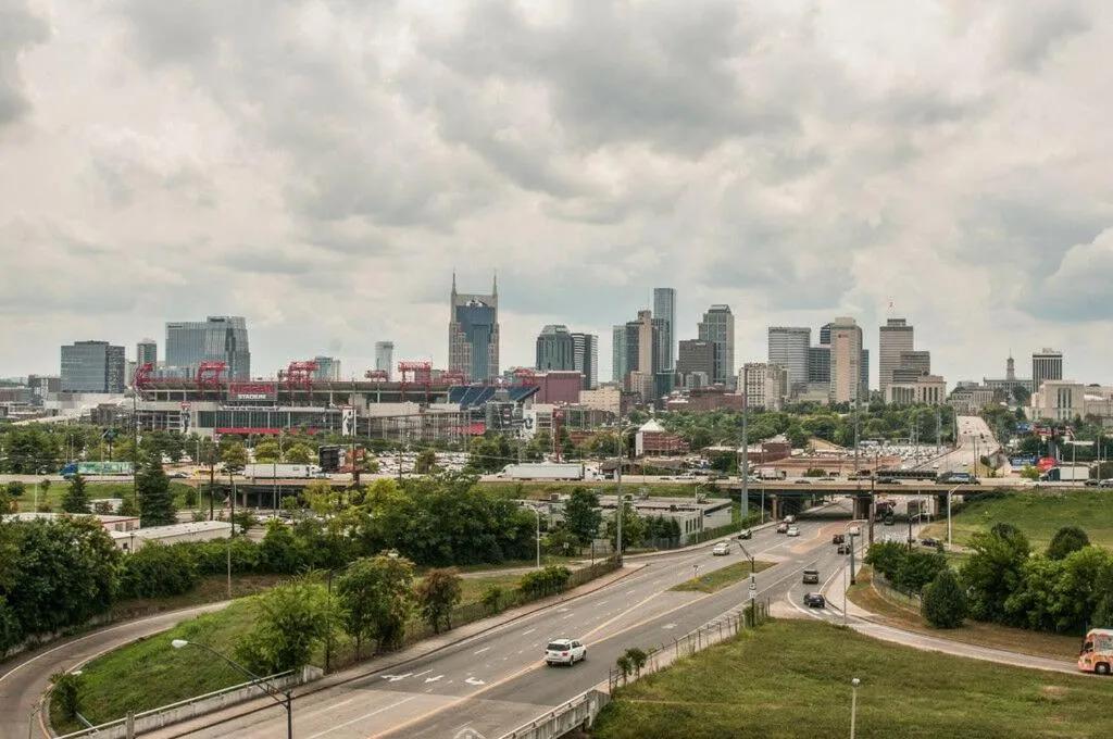 Smart, Stylish Music City Condo - Concierge, Restaurants, Gym, Rooftop Patio, Parking