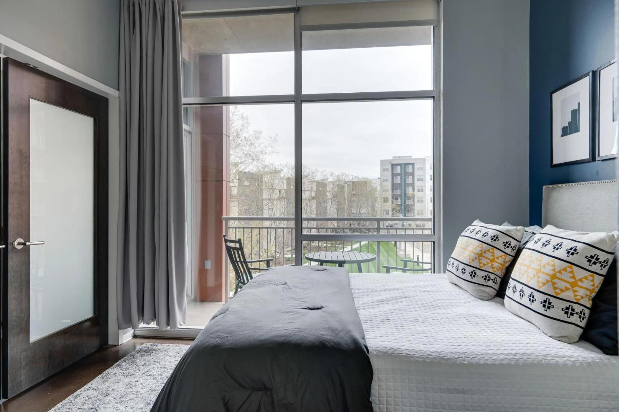 Bed in Smart, Stylish Music City Condo - Concierge, Restaurants, Gym, Rooftop Patio, Parking