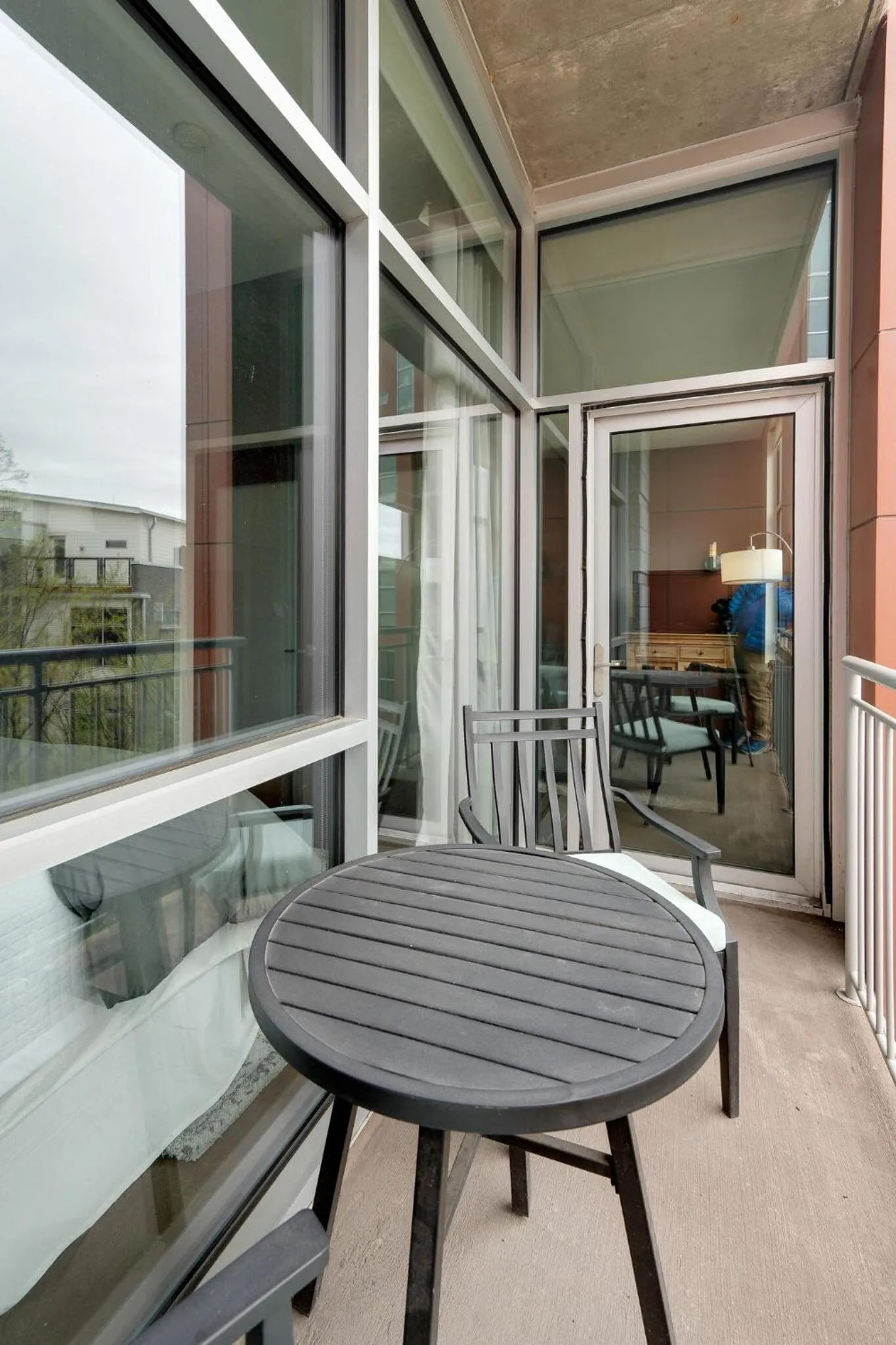 Smart, Stylish Music City Condo - Concierge, Restaurants, Gym, Rooftop Patio, Parking
