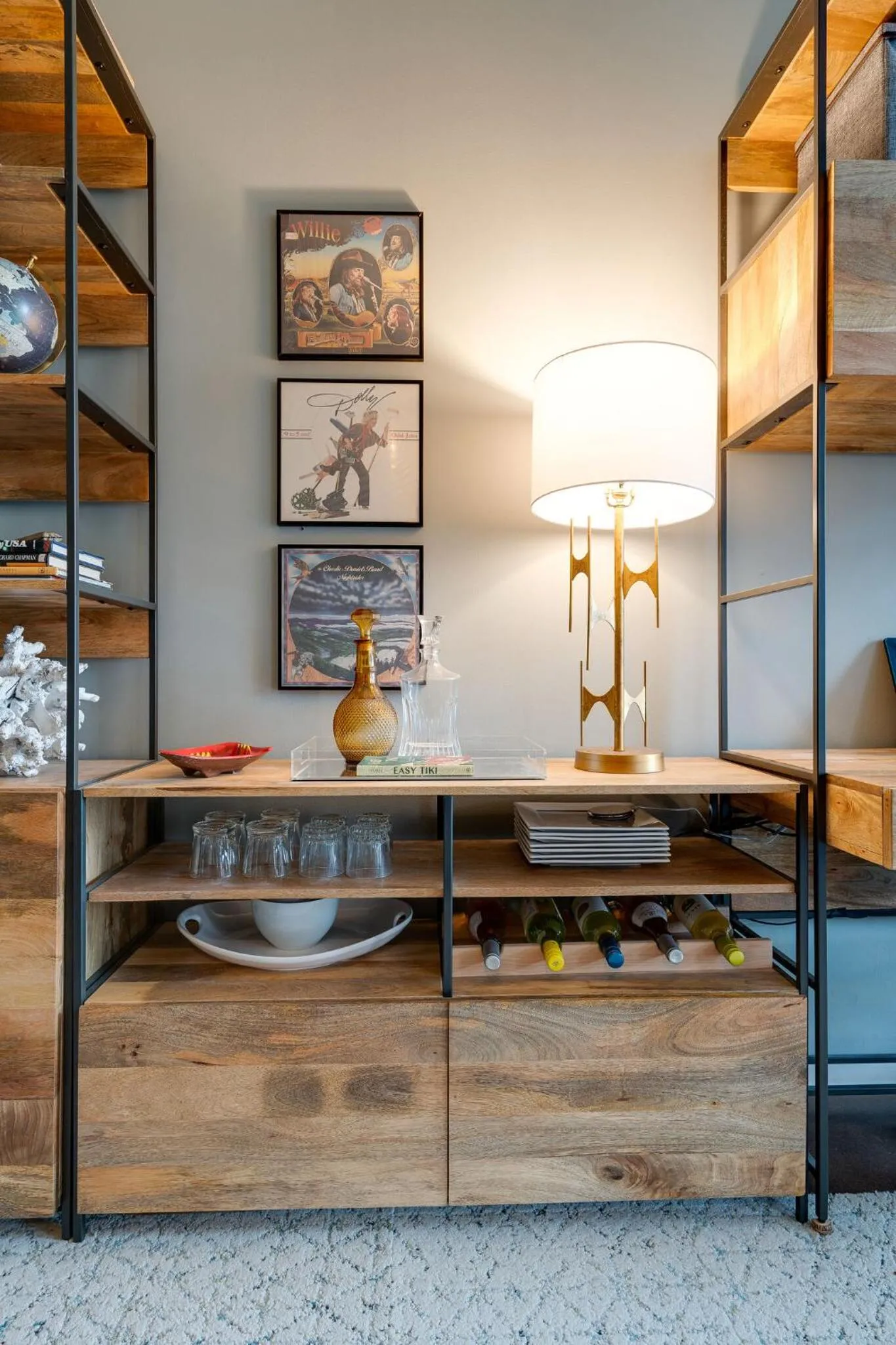 Smart, Stylish Music City Condo - Concierge, Restaurants, Gym, Rooftop Patio, Parking