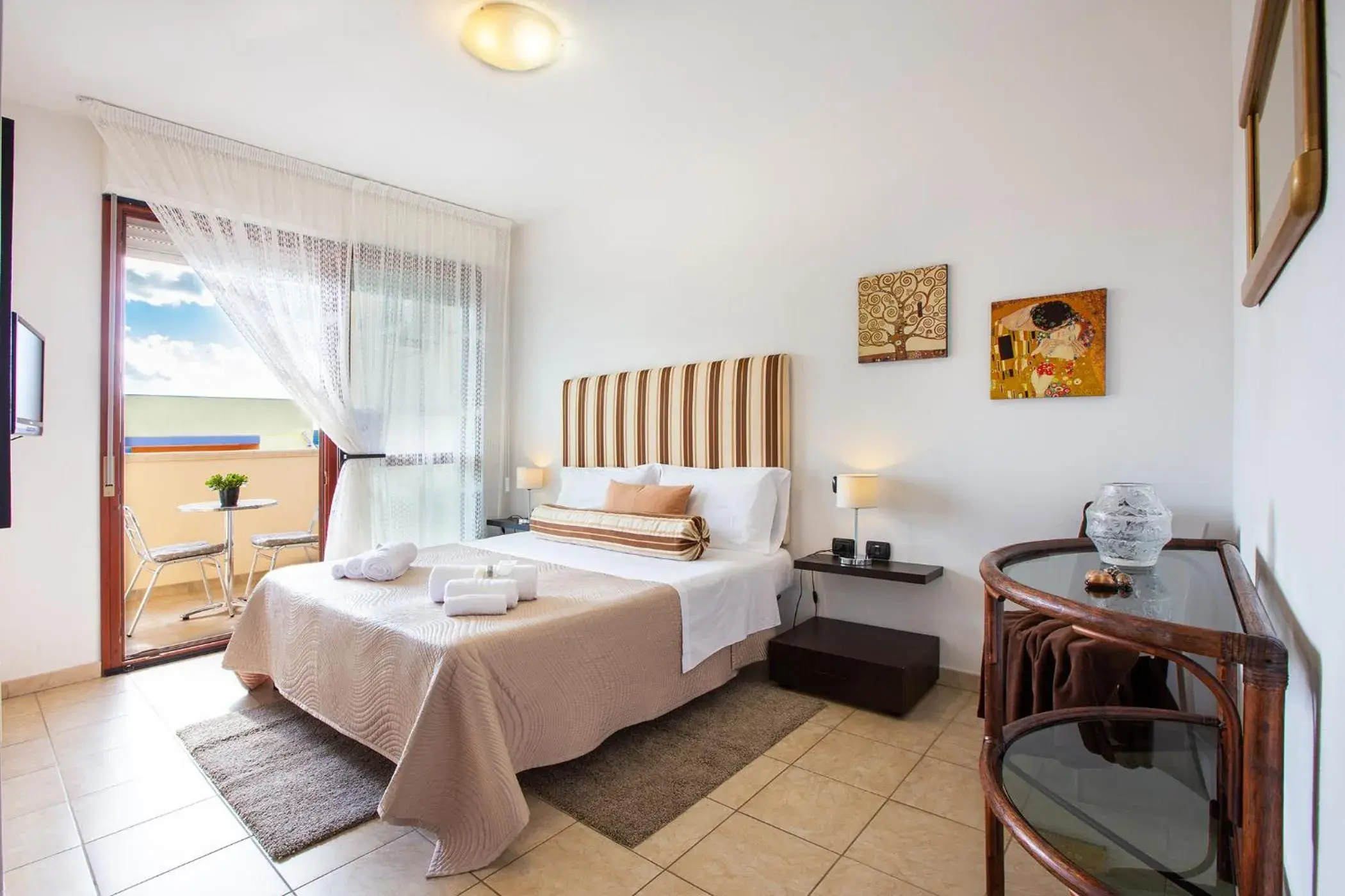 Double Room with Private Bathroom - single occupancy in Sun&Sardinia Double Room with Private Bathroom - single occupancy in Sun&Sardinia