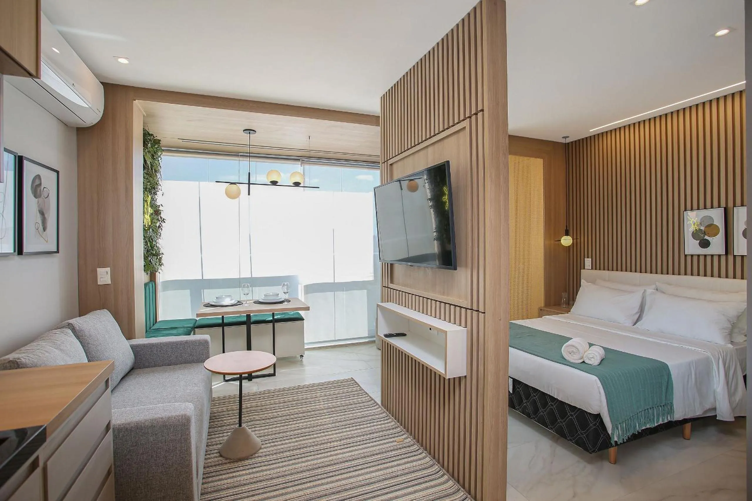 Seating area, Bed in Helbor Wide