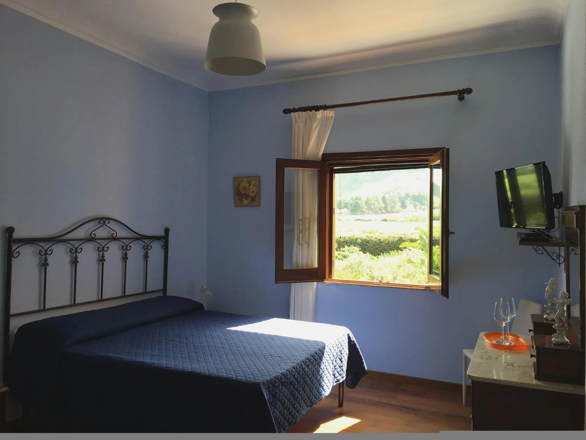 Photo of the whole room, Bed in Baglio Buccellato