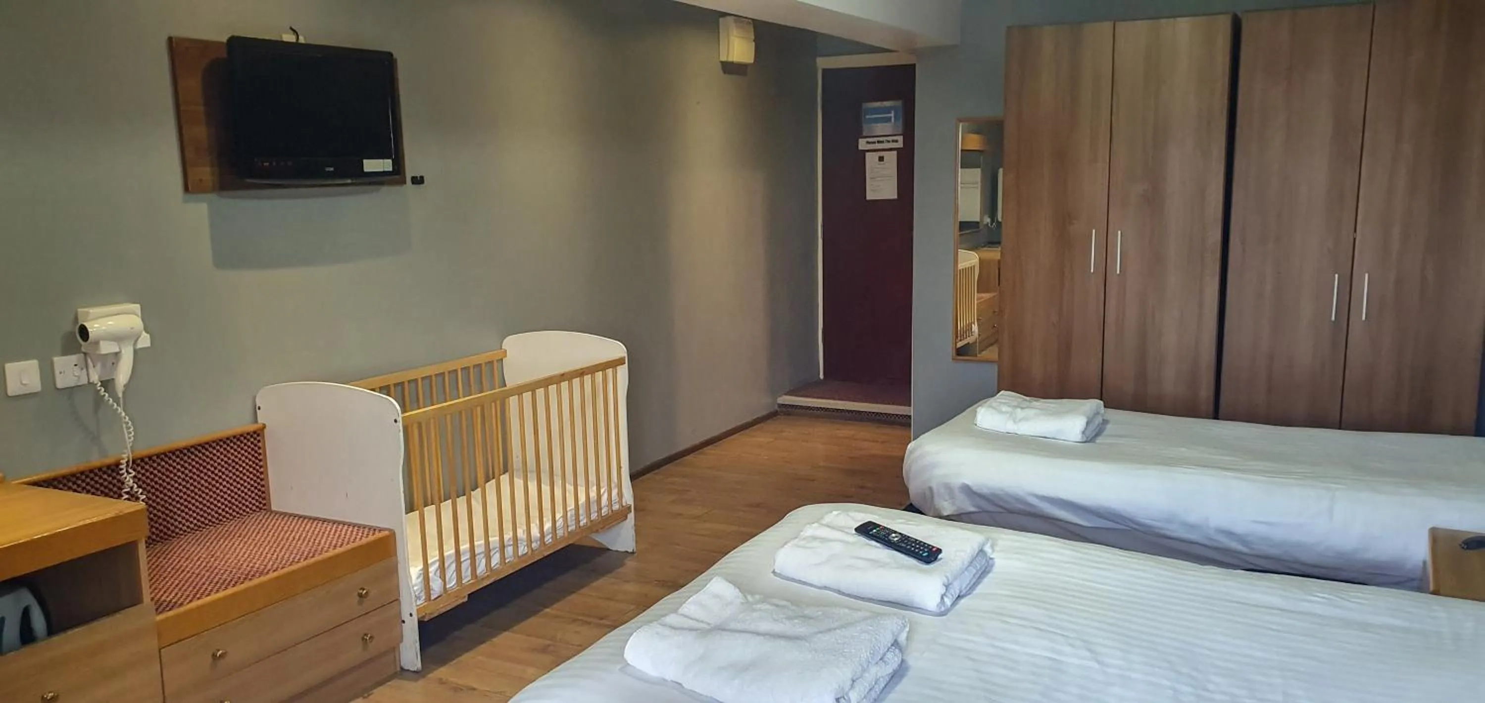 Photo of the whole room, Bed in Gilson Hotel