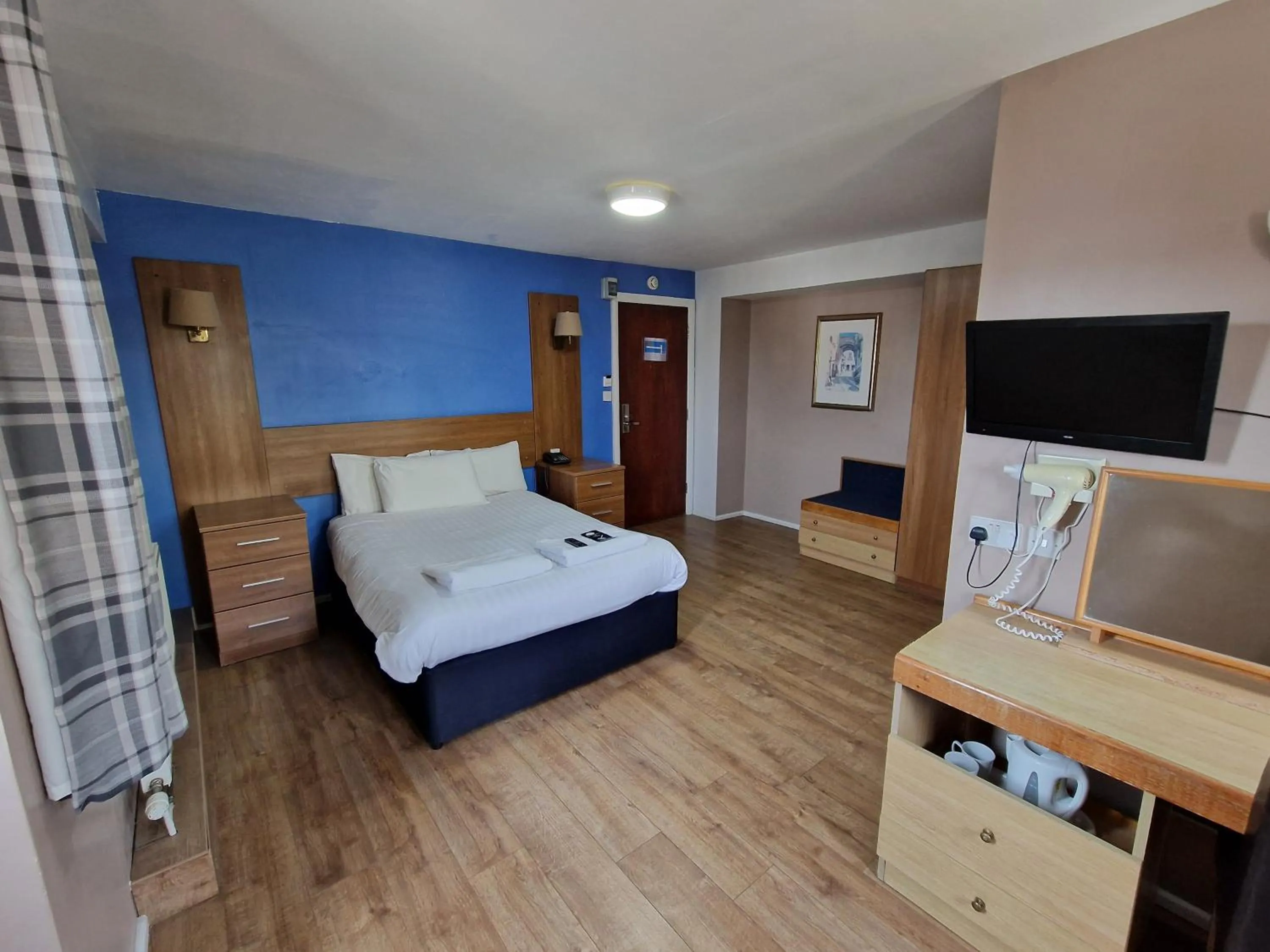 Photo of the whole room, Bed in Gilson Hotel