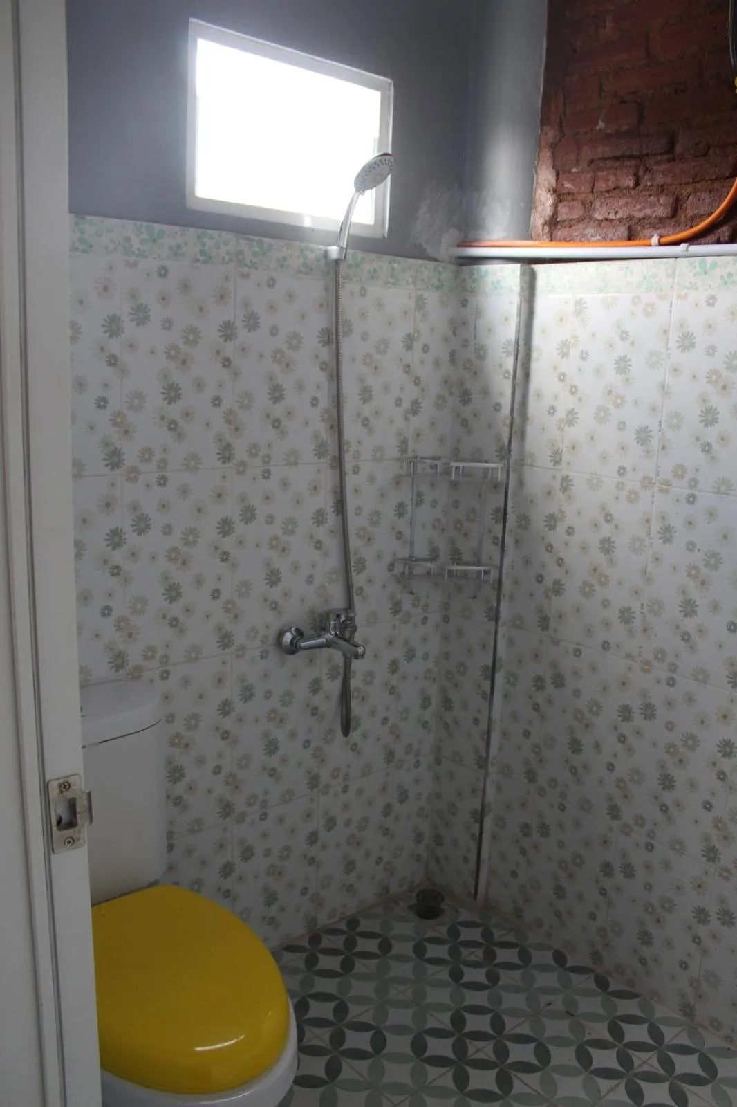 Shower in Georium Dunia