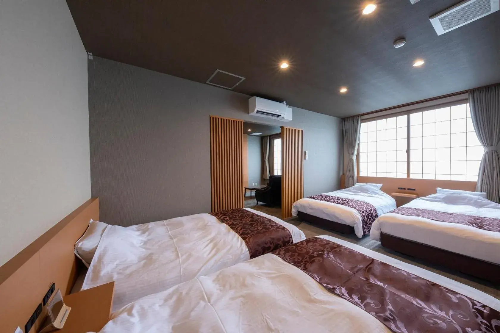 Deluxe Quadruple Room in Hotel Apple Land Deluxe Quadruple Room in Hotel Apple Land