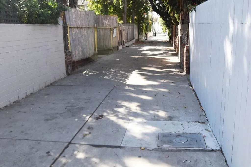 Street view in Villa by the Ocean in Venice Beach