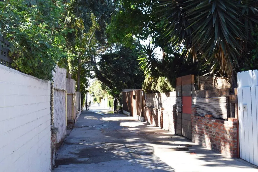 Neighbourhood in Villa by the Ocean in Venice Beach