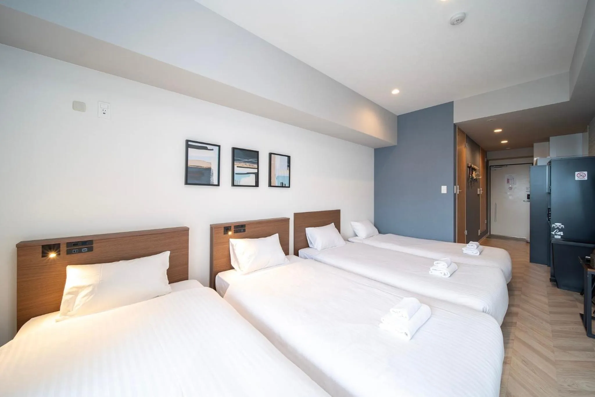 Photo of the whole room, Bed in WELLSTAY Osaka Shinimamiya Station