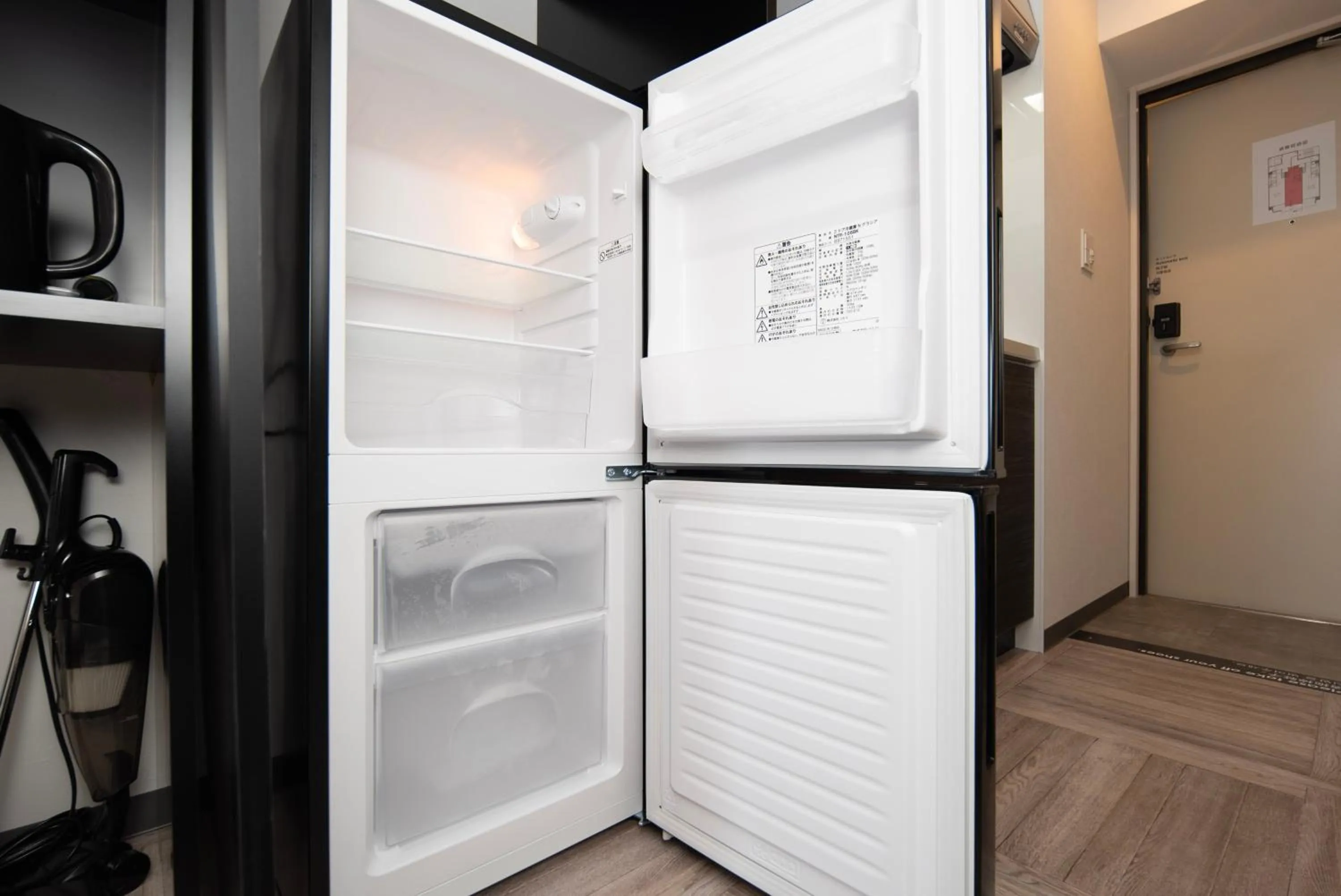 Photo of the whole room in WELLSTAY Osaka Shinimamiya Station