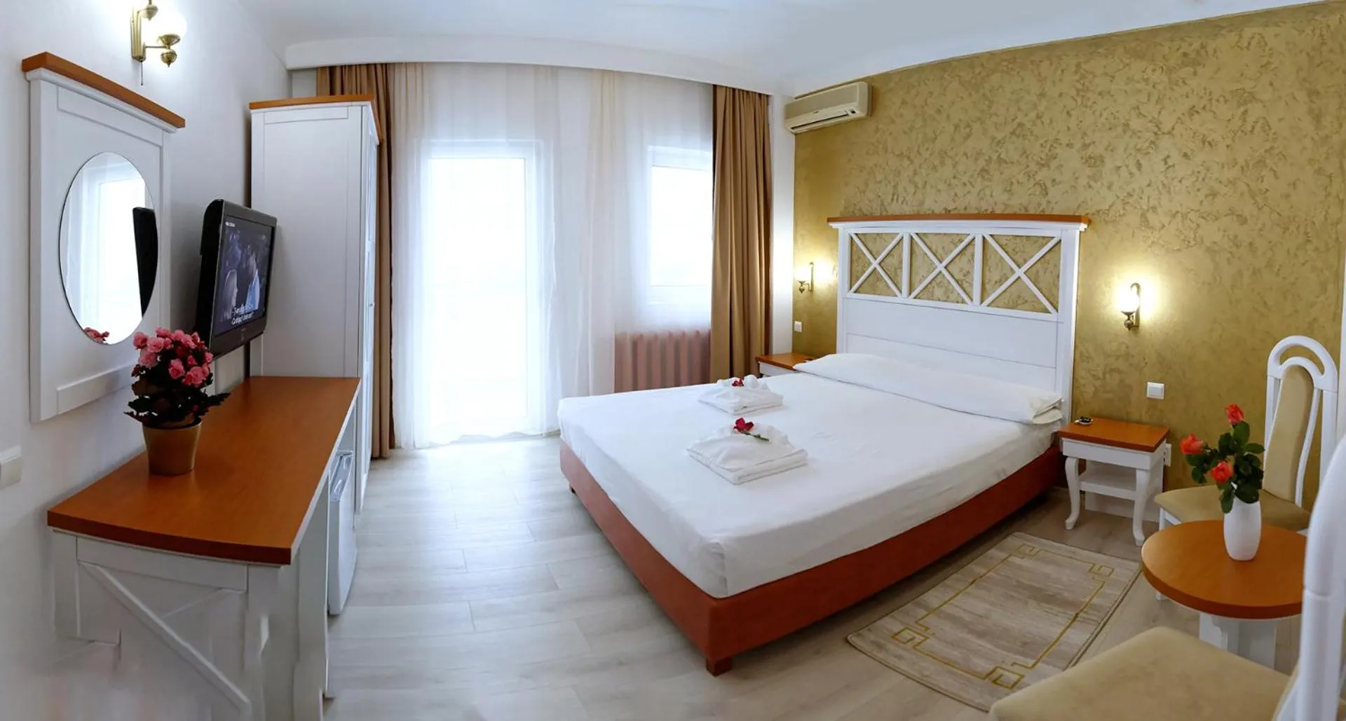 Photo of the whole room, Bed in Hotel Albatros