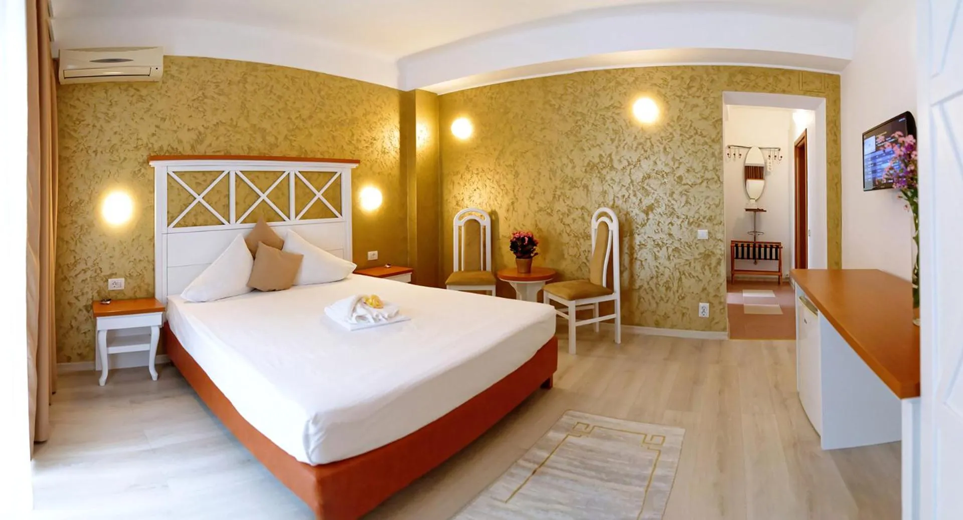 Photo of the whole room, Bed in Hotel Albatros