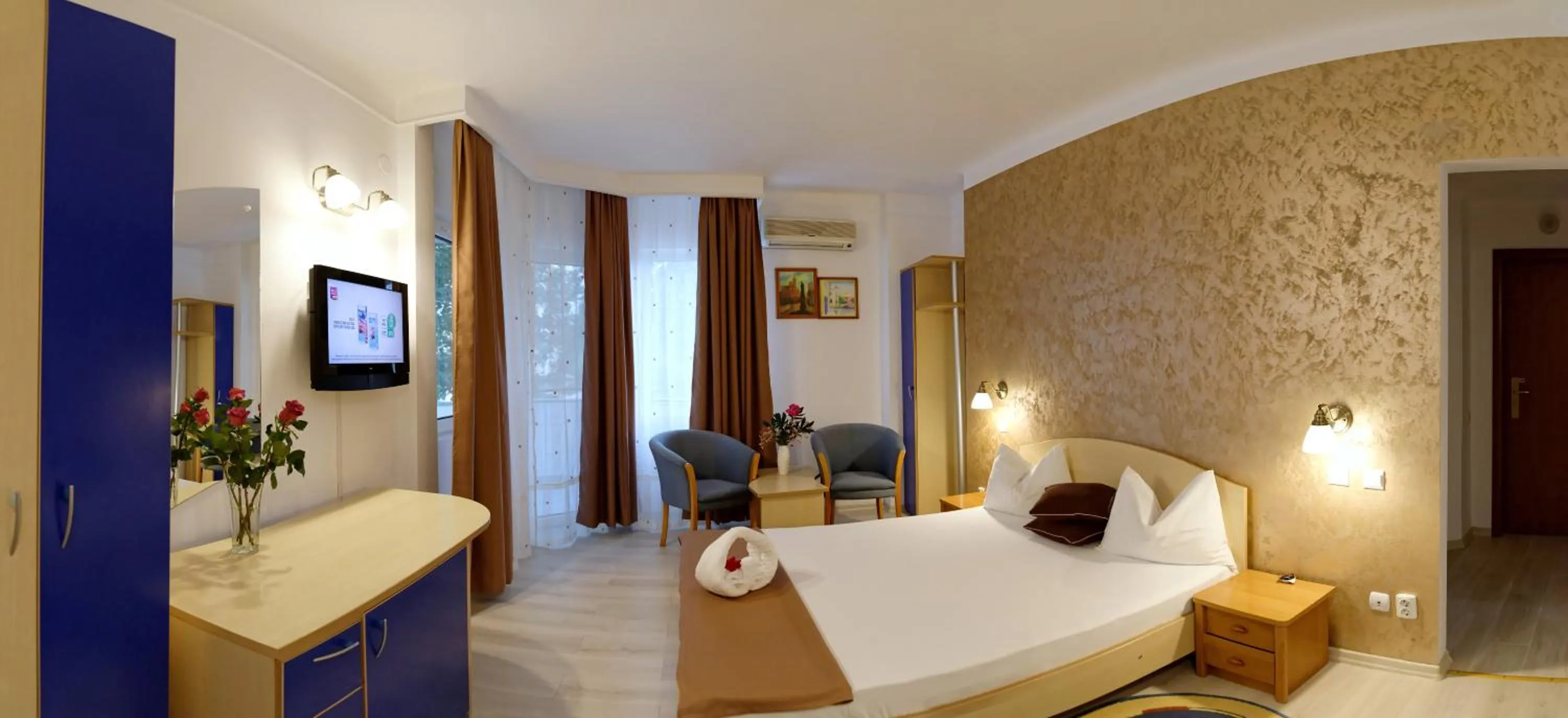 Photo of the whole room, Bed in Hotel Albatros