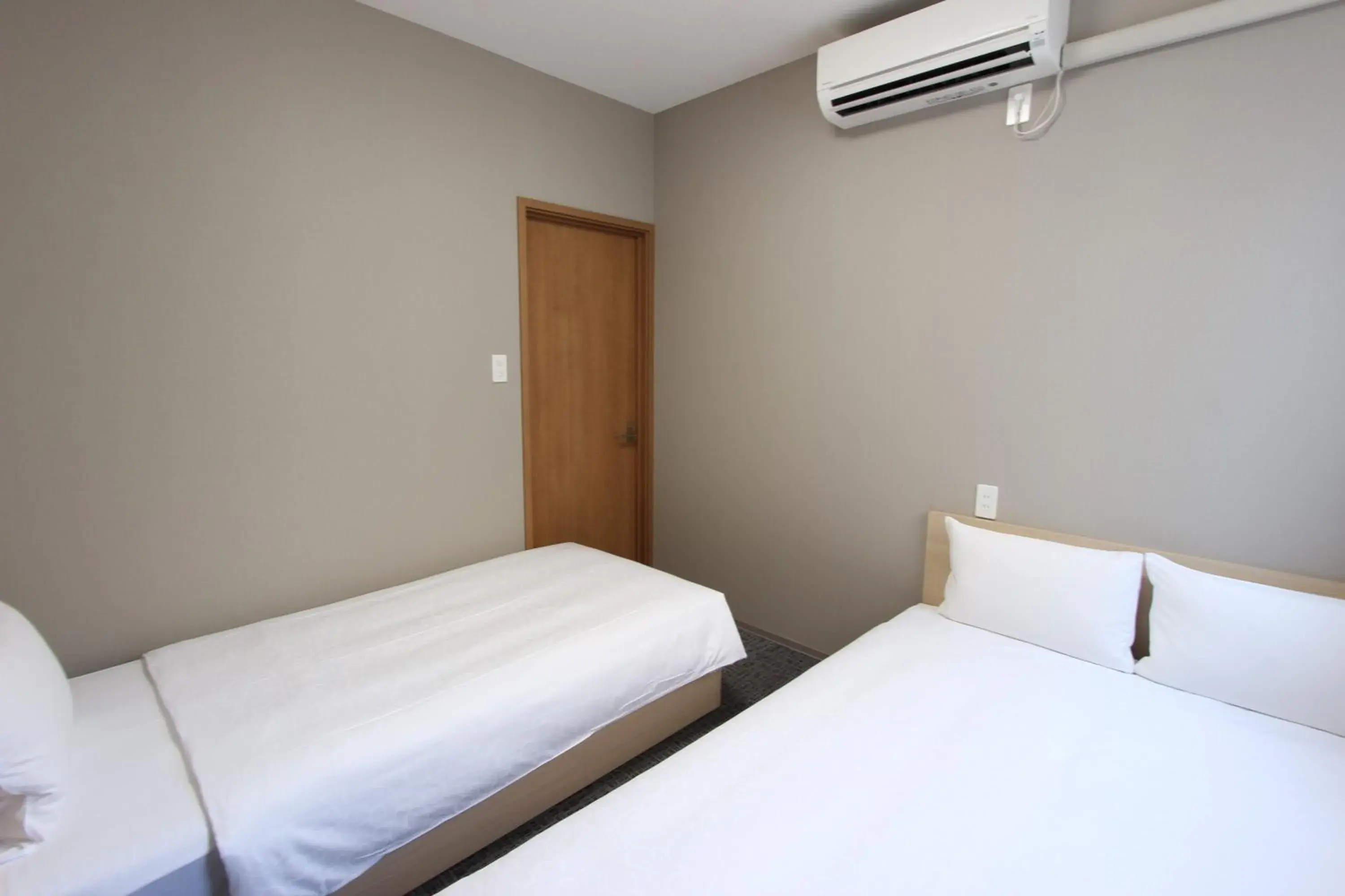 Bedroom, Bed in Justin Fukuoka Bedroom, Bed in Justin Fukuoka