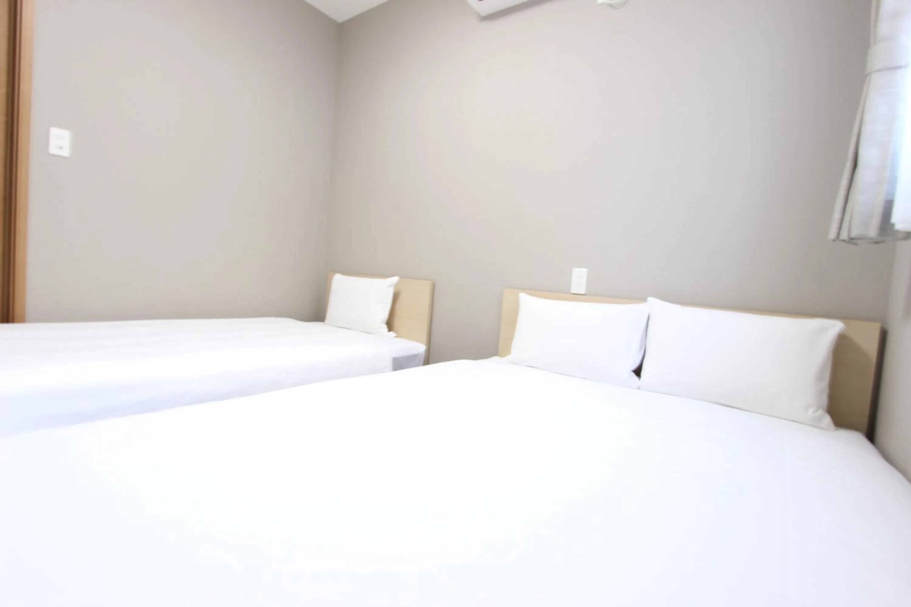 Bed in Justin Fukuoka