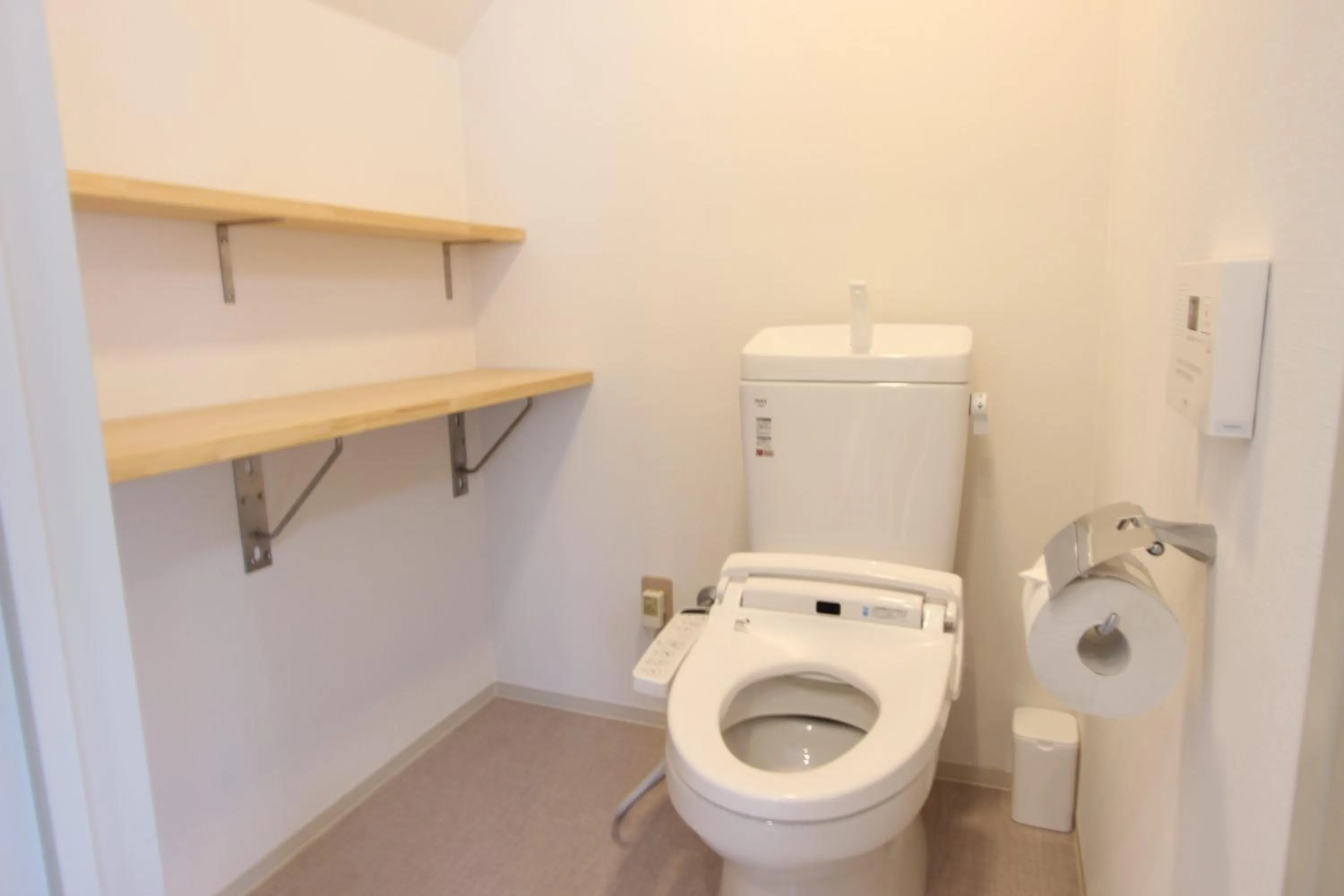 Toilet in Justin Fukuoka