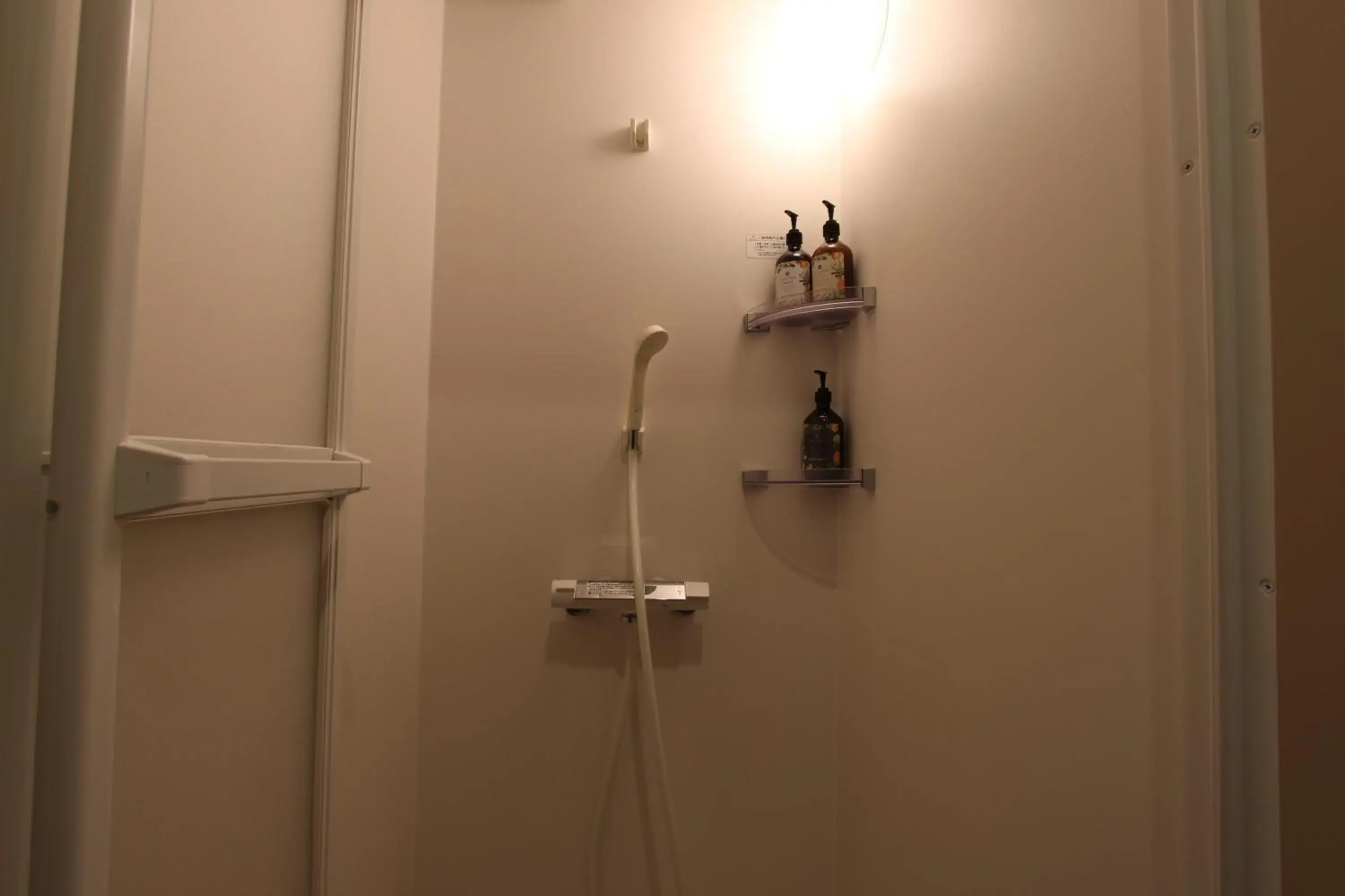 Shower in Justin Fukuoka Shower in Justin Fukuoka